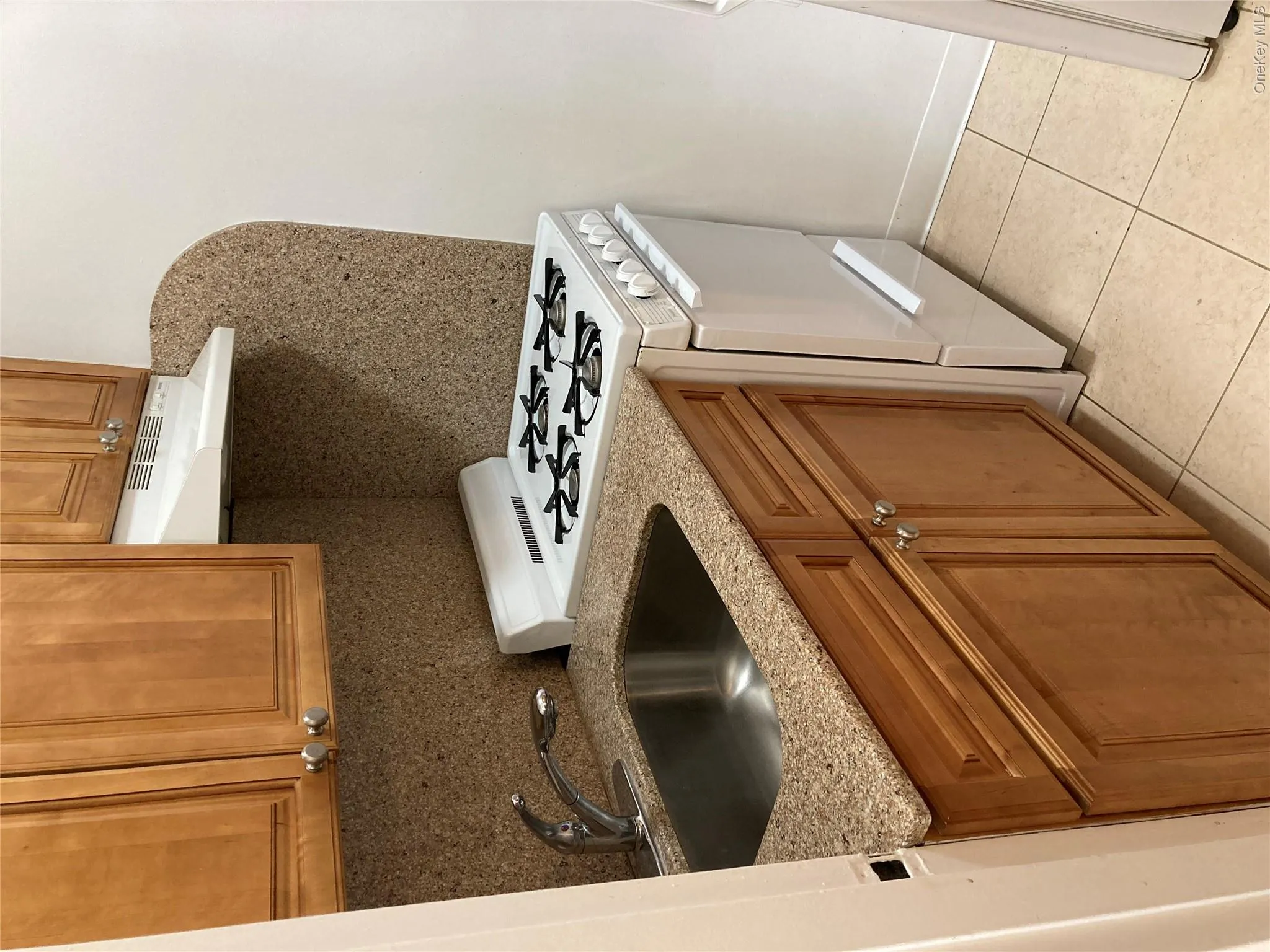50 Middle Neck Road, North Hempstead, NY, 1 Bedroom Bedrooms, 3 Rooms Rooms,1 BathroomBathrooms,Residential Lease,For Rent,Middle Neck,0,1009197 50 Middle Neck Road, North Hempstead, NY, 1 Bedroom Bedrooms, 3 Rooms Rooms,1 BathroomBathrooms,Residential Lease,For Rent,Middle Neck,0,1009197