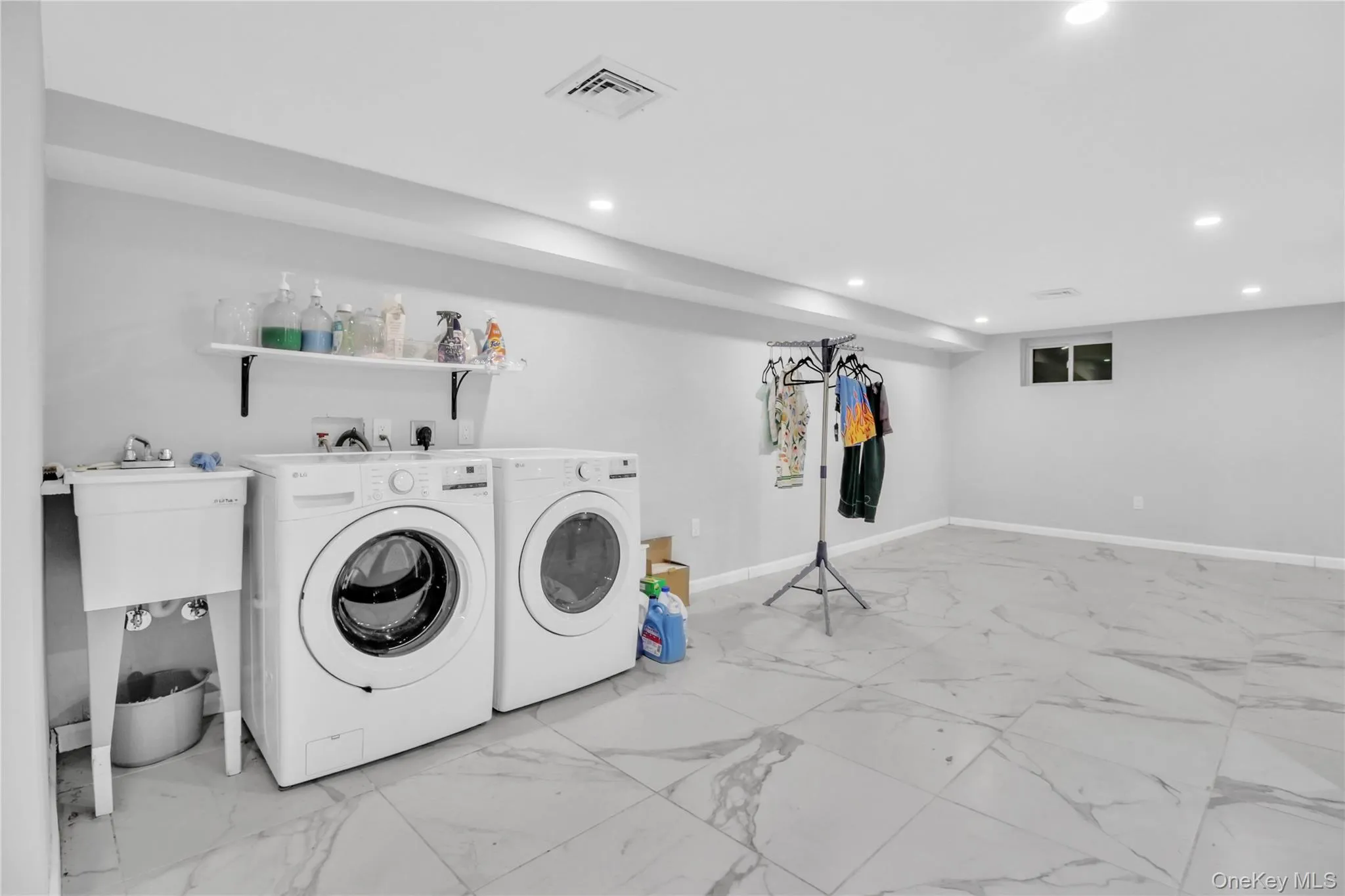 858 Prescott Street, Hempstead, NY, 5 Bedrooms Bedrooms, 9 Rooms Rooms,3 BathroomsBathrooms,Residential,For Rent,Prescott Street,0,1009202 858 Prescott Street, Hempstead, NY, 5 Bedrooms Bedrooms, 9 Rooms Rooms,3 BathroomsBathrooms,Residential,For Rent,Prescott Street,0,1009202