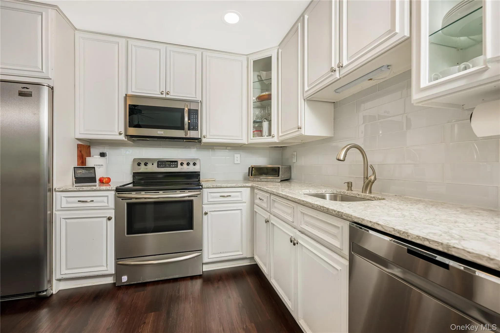 32 Della Drive, West Babylon, NY, 2 Bedrooms Bedrooms, 6 Rooms Rooms,2 BathroomsBathrooms,Residential,For Rent,Della,0,1009205 32 Della Drive, West Babylon, NY, 2 Bedrooms Bedrooms, 6 Rooms Rooms,2 BathroomsBathrooms,Residential,For Rent,Della,0,1009205