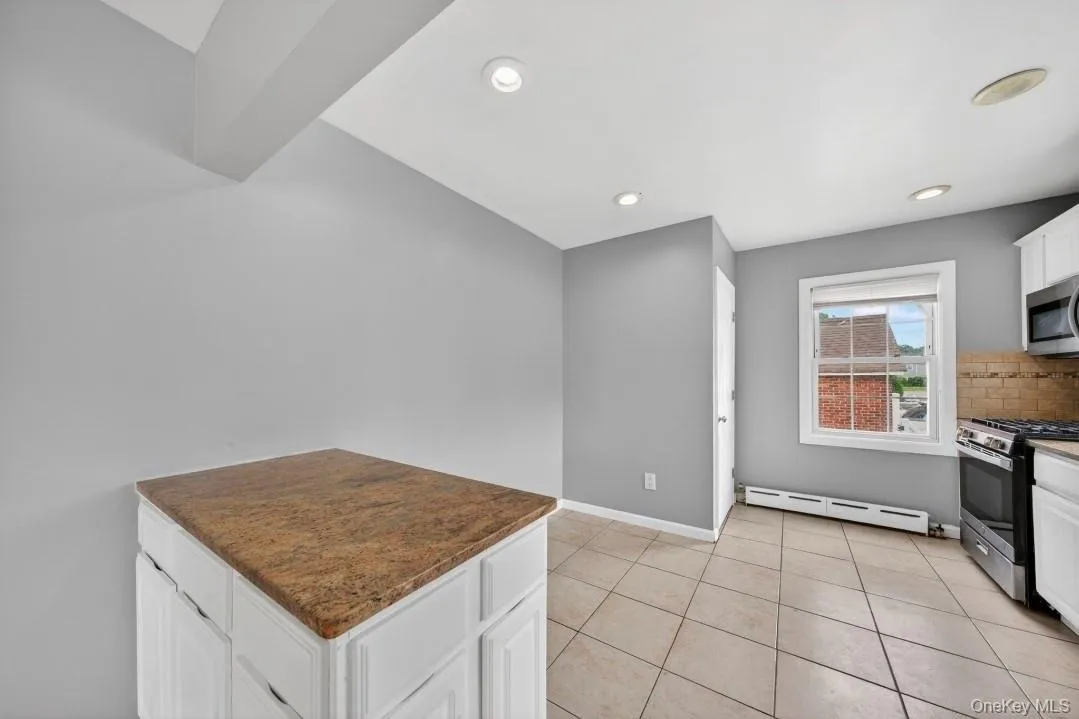 86 Remsen Avenue, Hempstead, NY, 3 Bedrooms Bedrooms, 8 Rooms Rooms,2 BathroomsBathrooms,Residential,For Rent,Remsen,0,1009210 86 Remsen Avenue, Hempstead, NY, 3 Bedrooms Bedrooms, 8 Rooms Rooms,2 BathroomsBathrooms,Residential,For Rent,Remsen,0,1009210