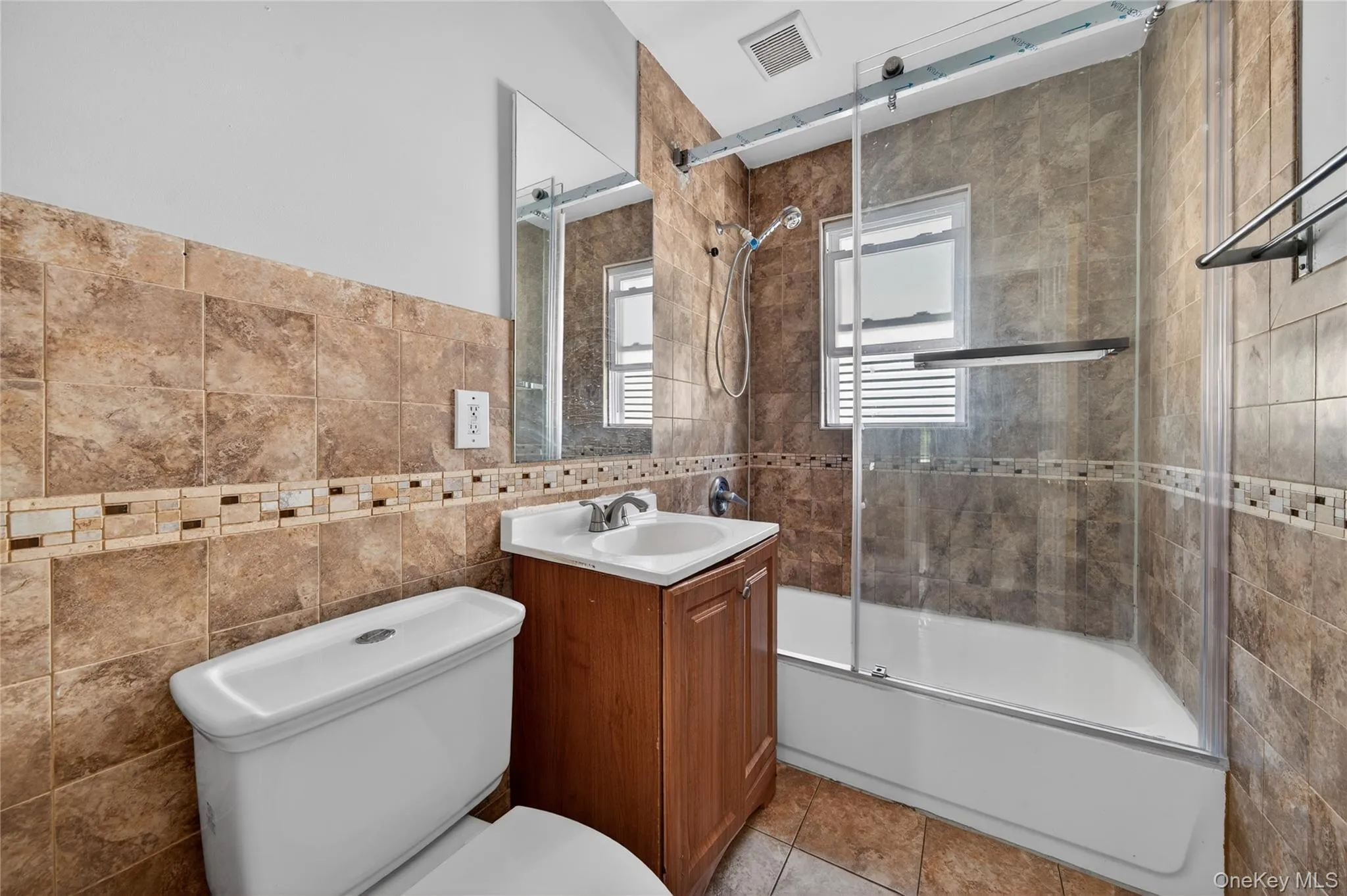 86 Remsen Avenue, Hempstead, NY, 3 Bedrooms Bedrooms, 8 Rooms Rooms,2 BathroomsBathrooms,Residential,For Rent,Remsen,0,1009210 86 Remsen Avenue, Hempstead, NY, 3 Bedrooms Bedrooms, 8 Rooms Rooms,2 BathroomsBathrooms,Residential,For Rent,Remsen,0,1009210