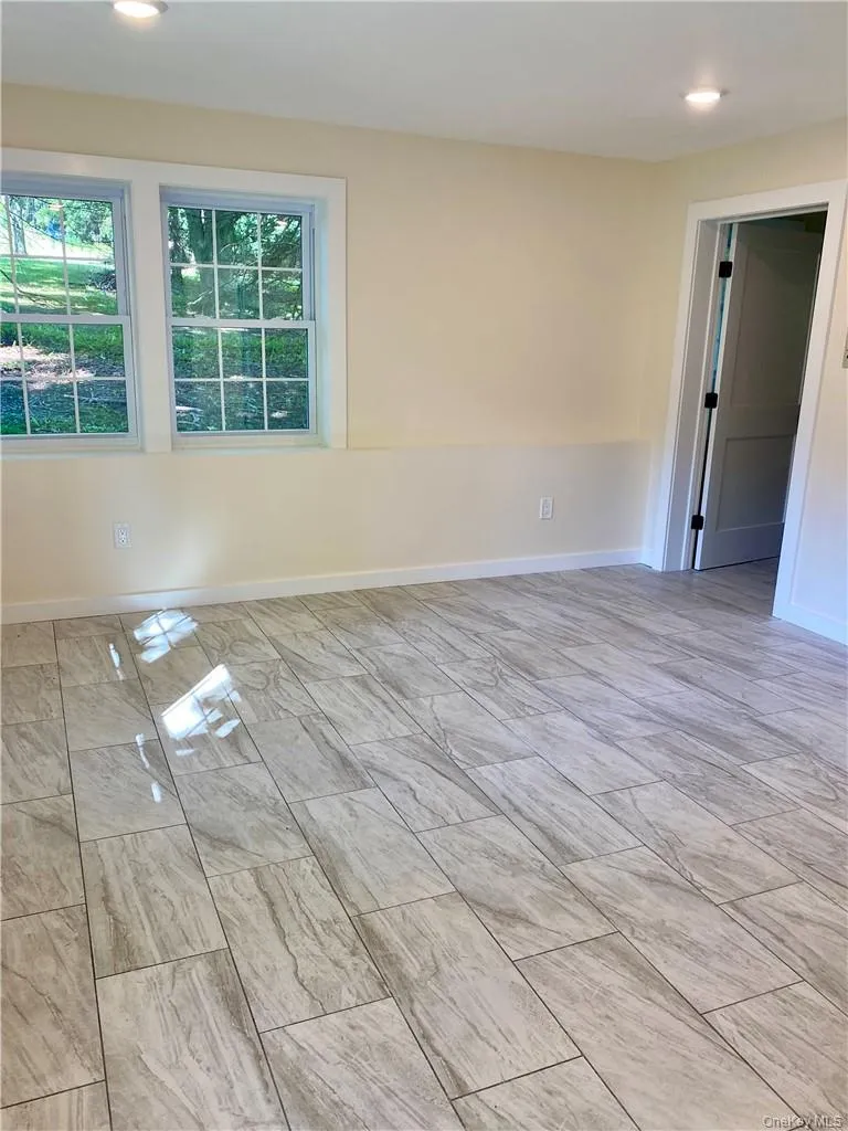 Plenty of natural light, all new windows Plenty of natural light, all new windows