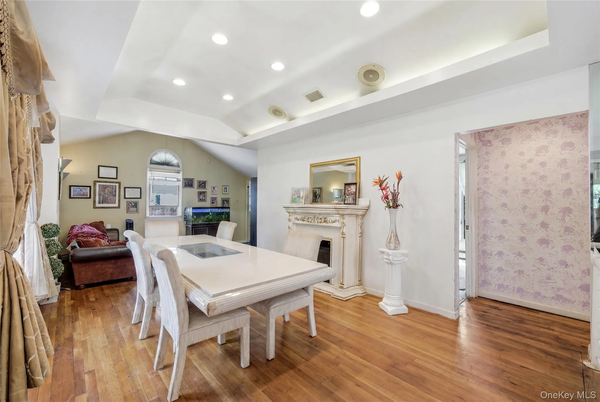 32 White Street, Islip, NY, 3 Bedrooms Bedrooms, 9 Rooms Rooms,2 BathroomsBathrooms,Residential,For Rent,White,0,1009214 32 White Street, Islip, NY, 3 Bedrooms Bedrooms, 9 Rooms Rooms,2 BathroomsBathrooms,Residential,For Rent,White,0,1009214