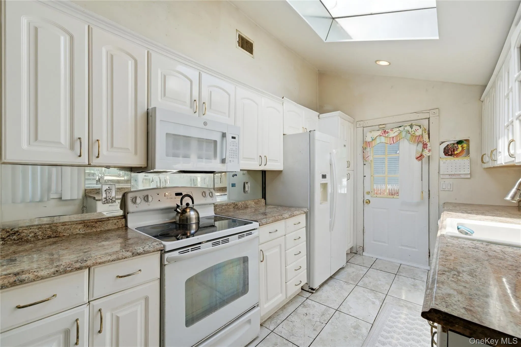 32 White Street, Islip, NY, 3 Bedrooms Bedrooms, 9 Rooms Rooms,2 BathroomsBathrooms,Residential,For Rent,White,0,1009214 32 White Street, Islip, NY, 3 Bedrooms Bedrooms, 9 Rooms Rooms,2 BathroomsBathrooms,Residential,For Rent,White,0,1009214