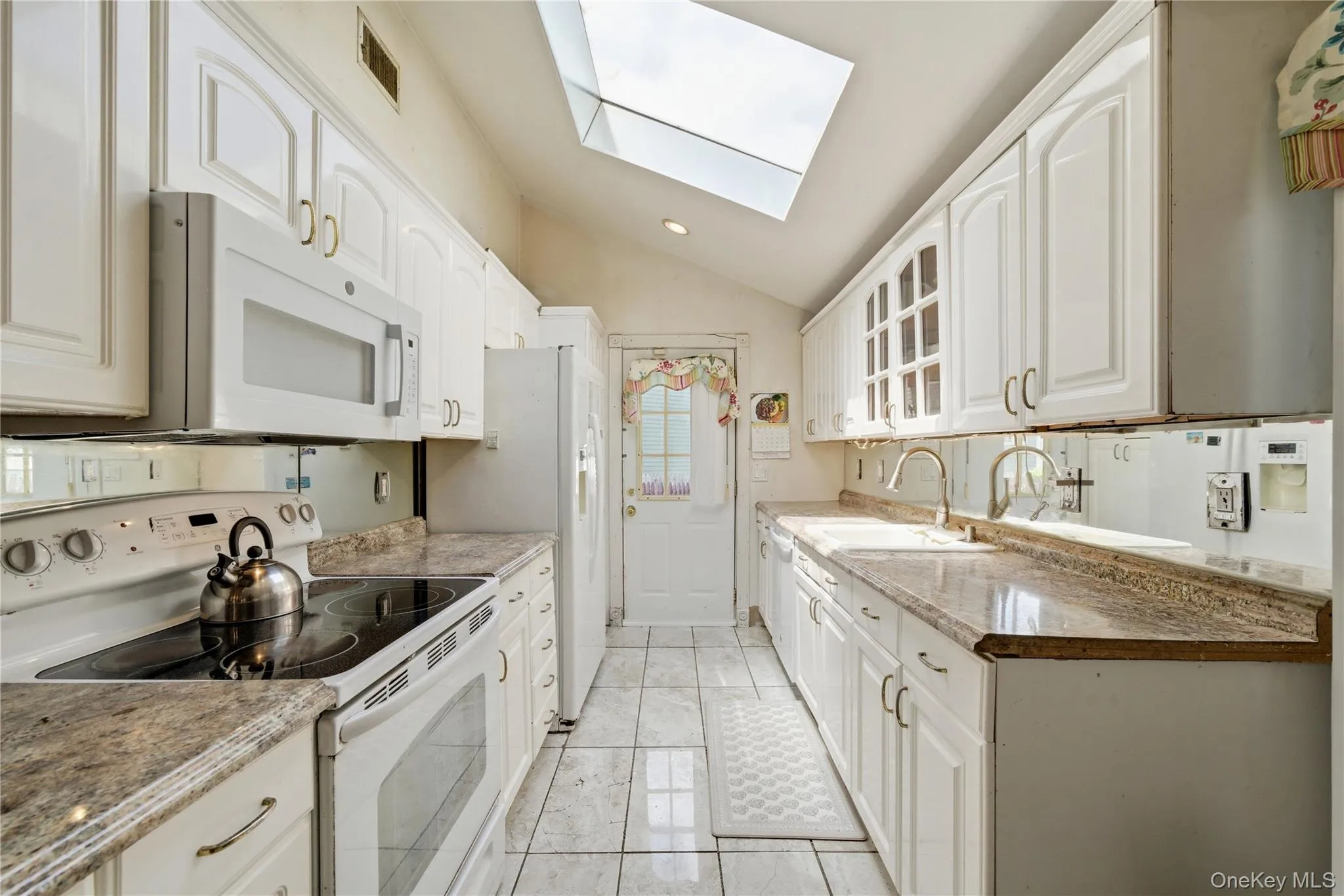 32 White Street, Islip, NY, 3 Bedrooms Bedrooms, 9 Rooms Rooms,2 BathroomsBathrooms,Residential,For Rent,White,0,1009214 32 White Street, Islip, NY, 3 Bedrooms Bedrooms, 9 Rooms Rooms,2 BathroomsBathrooms,Residential,For Rent,White,0,1009214
