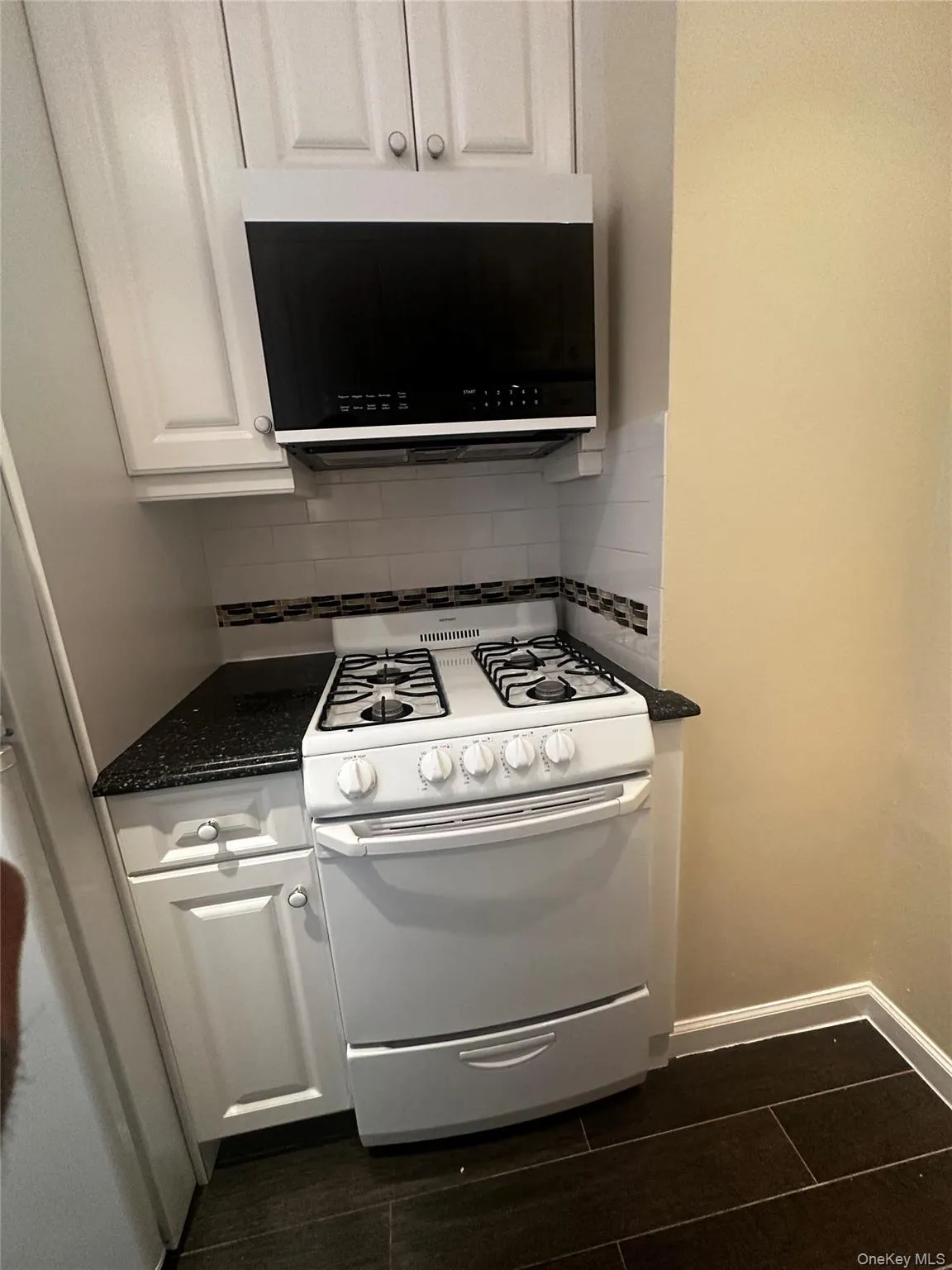 27110 Grand Central Parkway, New York, NY, 3 Rooms Rooms,1 BathroomBathrooms,Residential,For Rent,Grand Central,0,1009224 27110 Grand Central Parkway, New York, NY, 3 Rooms Rooms,1 BathroomBathrooms,Residential,For Rent,Grand Central,0,1009224