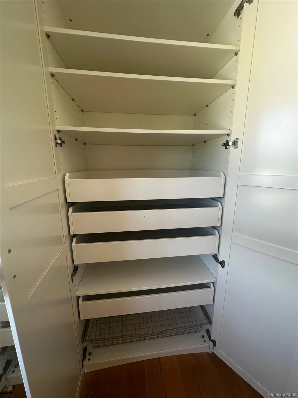 27110 Grand Central Parkway, New York, NY, 3 Rooms Rooms,1 BathroomBathrooms,Residential,For Rent,Grand Central,0,1009224 27110 Grand Central Parkway, New York, NY, 3 Rooms Rooms,1 BathroomBathrooms,Residential,For Rent,Grand Central,0,1009224
