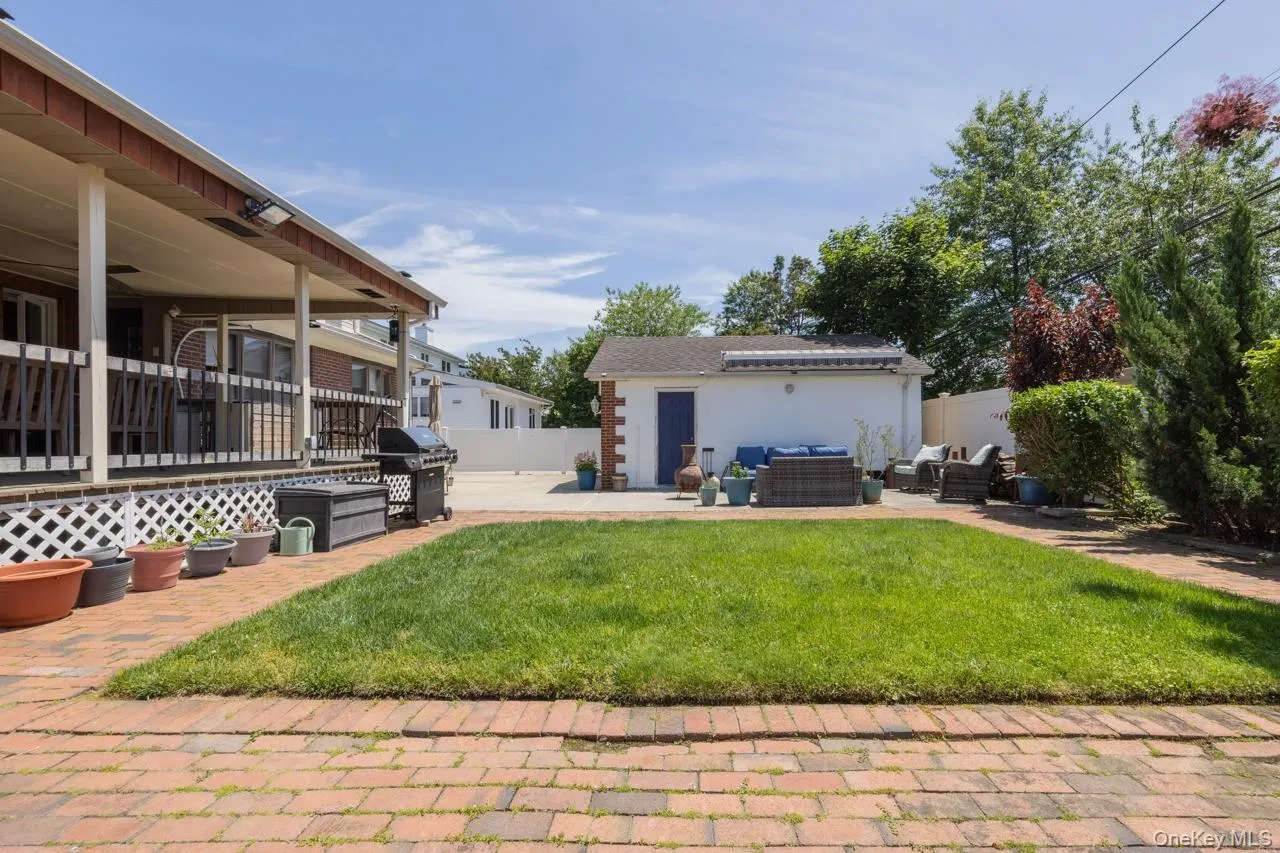 933 Third Avenue, Hempstead, NY, 5 Bedrooms Bedrooms, 20 Rooms Rooms,4 BathroomsBathrooms,Residential,For Rent,Third,0,1009226 933 Third Avenue, Hempstead, NY, 5 Bedrooms Bedrooms, 20 Rooms Rooms,4 BathroomsBathrooms,Residential,For Rent,Third,0,1009226