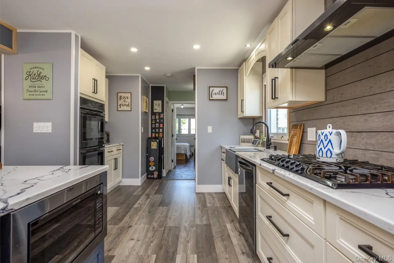 933 Third Avenue, Hempstead, NY, 5 Bedrooms Bedrooms, 20 Rooms Rooms,4 BathroomsBathrooms,Residential,For Rent,Third,0,1009226 933 Third Avenue, Hempstead, NY, 5 Bedrooms Bedrooms, 20 Rooms Rooms,4 BathroomsBathrooms,Residential,For Rent,Third,0,1009226
