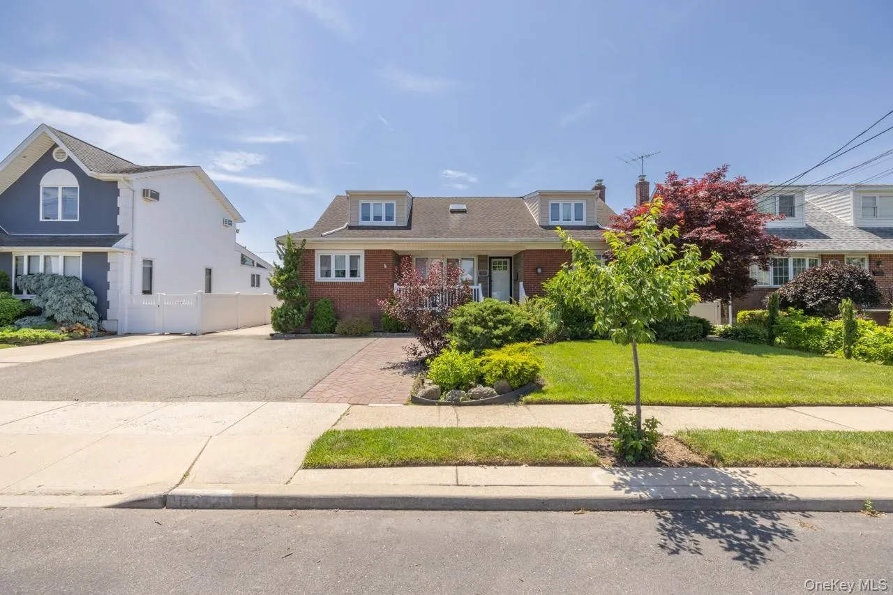 933 Third Avenue, Hempstead, NY, 5 Bedrooms Bedrooms, 20 Rooms Rooms,4 BathroomsBathrooms,Residential,For Rent,Third,0,1009226 933 Third Avenue, Hempstead, NY, 5 Bedrooms Bedrooms, 20 Rooms Rooms,4 BathroomsBathrooms,Residential,For Rent,Third,0,1009226