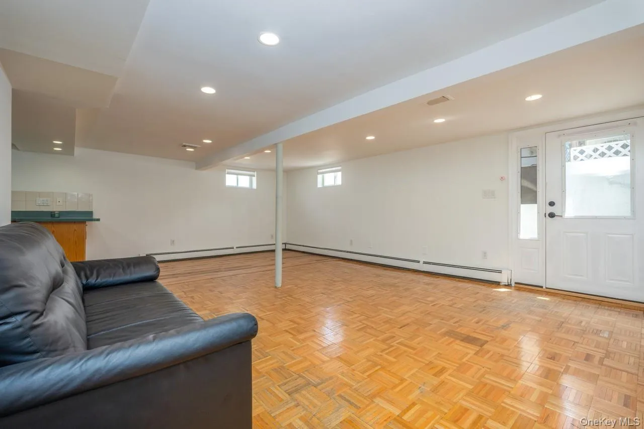 933 Third Avenue, Hempstead, NY, 5 Bedrooms Bedrooms, 20 Rooms Rooms,4 BathroomsBathrooms,Residential,For Rent,Third,0,1009226 933 Third Avenue, Hempstead, NY, 5 Bedrooms Bedrooms, 20 Rooms Rooms,4 BathroomsBathrooms,Residential,For Rent,Third,0,1009226