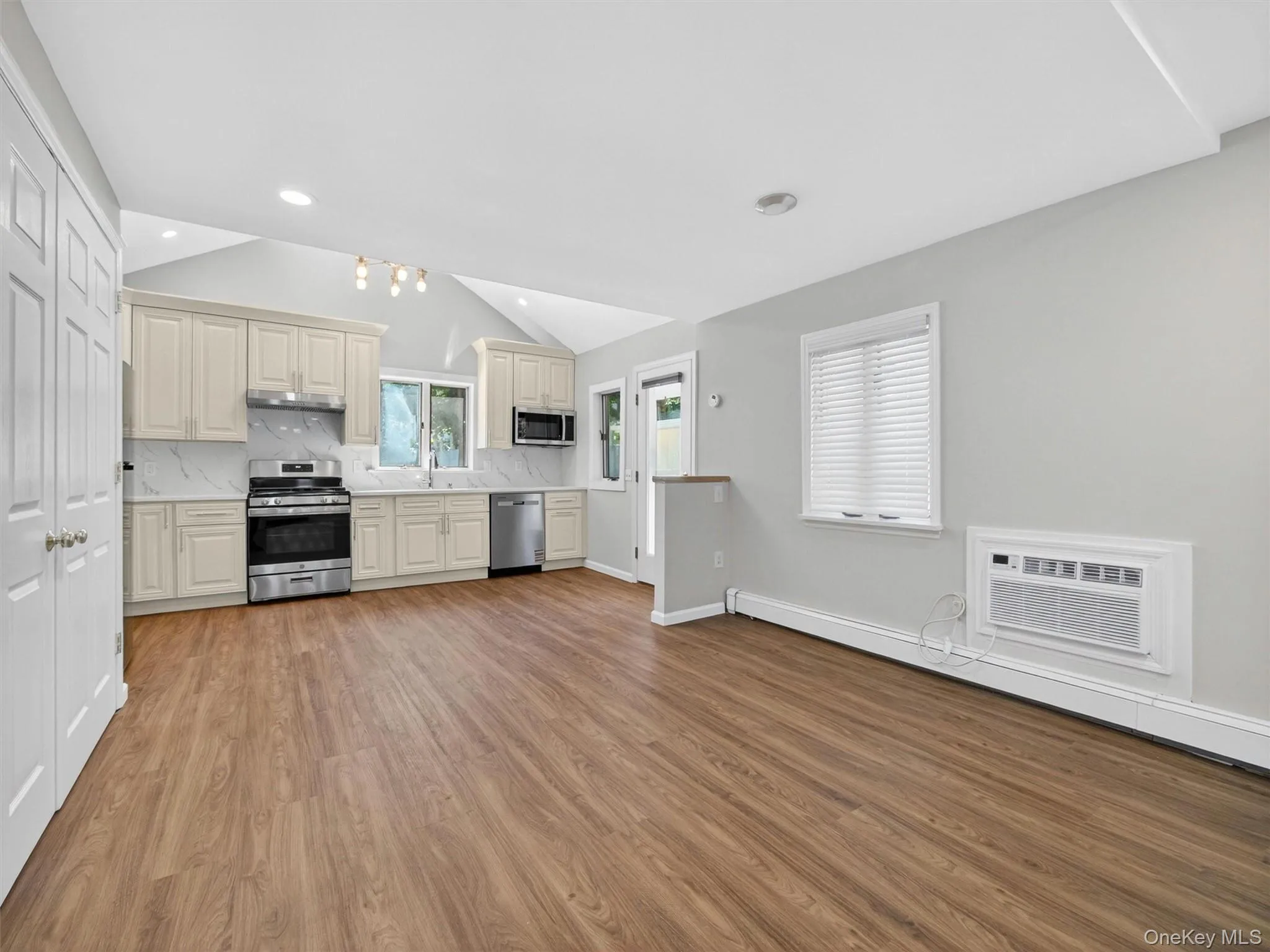 14 Forest Glen Road, Clarkstown, NY, 3 Bedrooms Bedrooms, 8 Rooms Rooms,2 BathroomsBathrooms,Residential,For Rent,Forest Glen,0,1009228 14 Forest Glen Road, Clarkstown, NY, 3 Bedrooms Bedrooms, 8 Rooms Rooms,2 BathroomsBathrooms,Residential,For Rent,Forest Glen,0,1009228