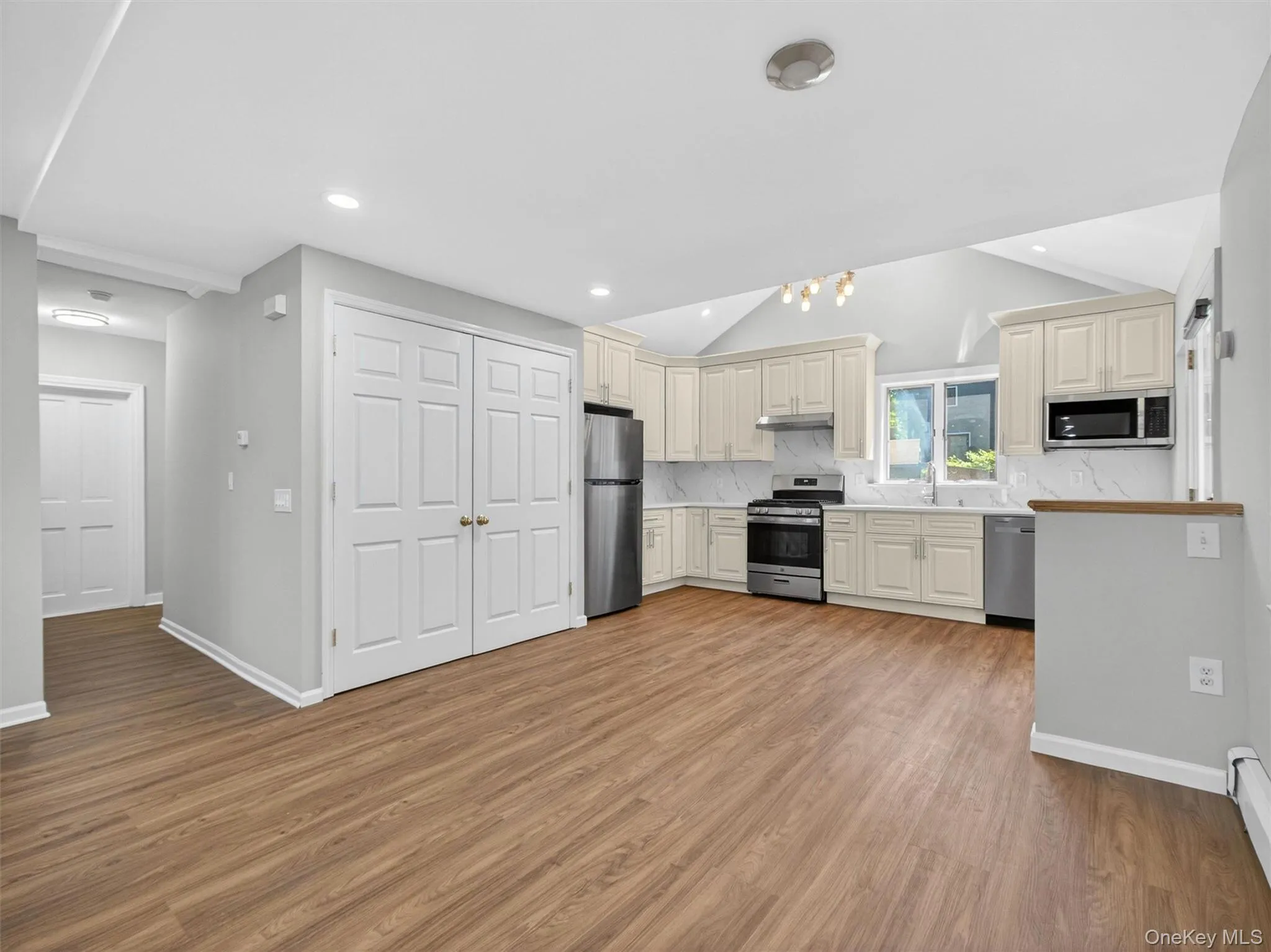 14 Forest Glen Road, Clarkstown, NY, 3 Bedrooms Bedrooms, 8 Rooms Rooms,2 BathroomsBathrooms,Residential,For Rent,Forest Glen,0,1009228 14 Forest Glen Road, Clarkstown, NY, 3 Bedrooms Bedrooms, 8 Rooms Rooms,2 BathroomsBathrooms,Residential,For Rent,Forest Glen,0,1009228