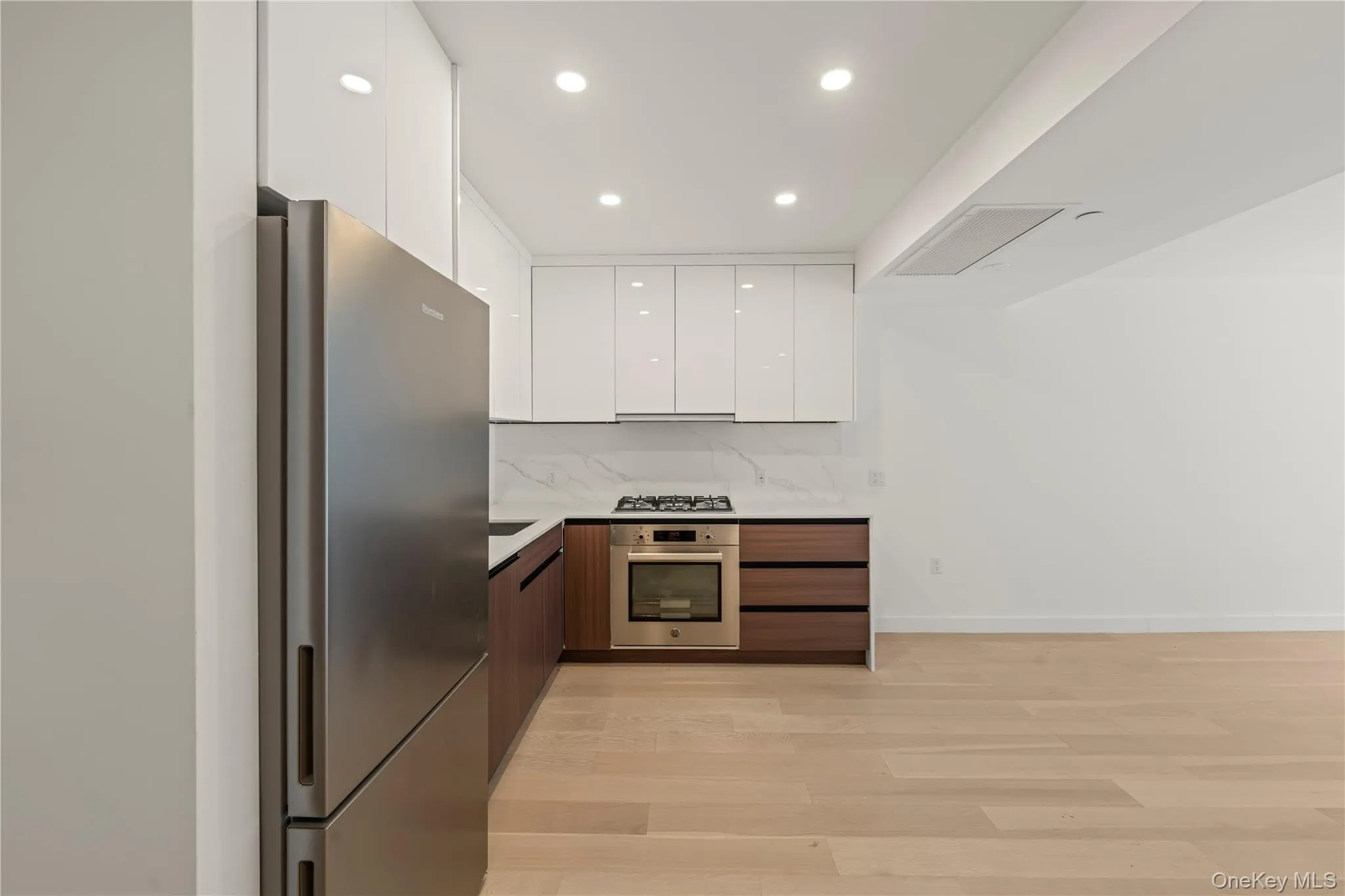 144-49 Northern Boulevard, New York, NY, 2 Bedrooms Bedrooms, 6 Rooms Rooms,2 BathroomsBathrooms,Residential,For Rent,Northern,0,1009233 144-49 Northern Boulevard, New York, NY, 2 Bedrooms Bedrooms, 6 Rooms Rooms,2 BathroomsBathrooms,Residential,For Rent,Northern,0,1009233
