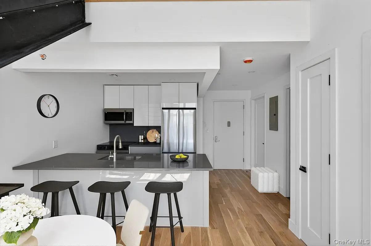 31-65 14th Street, New York, NY, 2 Bedrooms Bedrooms, 5 Rooms Rooms,1 BathroomBathrooms,Residential,For Rent,14th,0,1009239 31-65 14th Street, New York, NY, 2 Bedrooms Bedrooms, 5 Rooms Rooms,1 BathroomBathrooms,Residential,For Rent,14th,0,1009239
