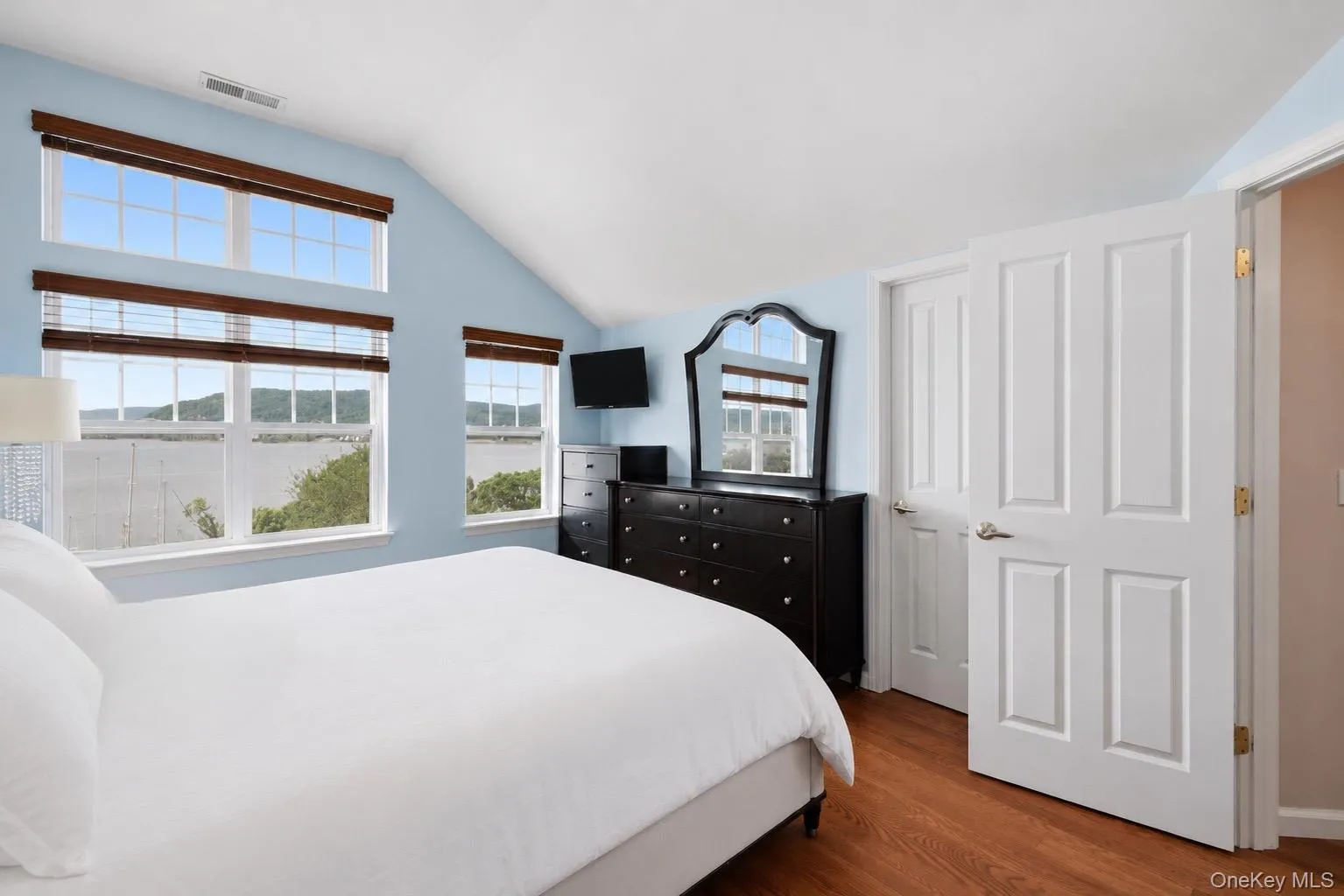 Wake up to a view of the Hudson River and Bear Mountain. Wake up to a view of the Hudson River and Bear Mountain.
