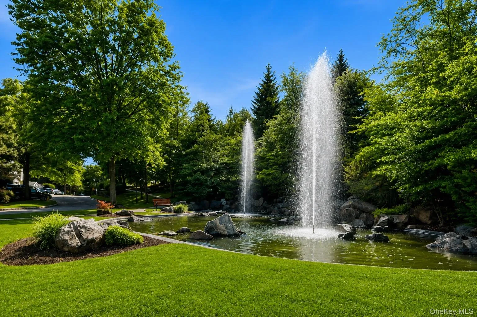 Beautiful landscaping throughout the complex Beautiful landscaping throughout the complex