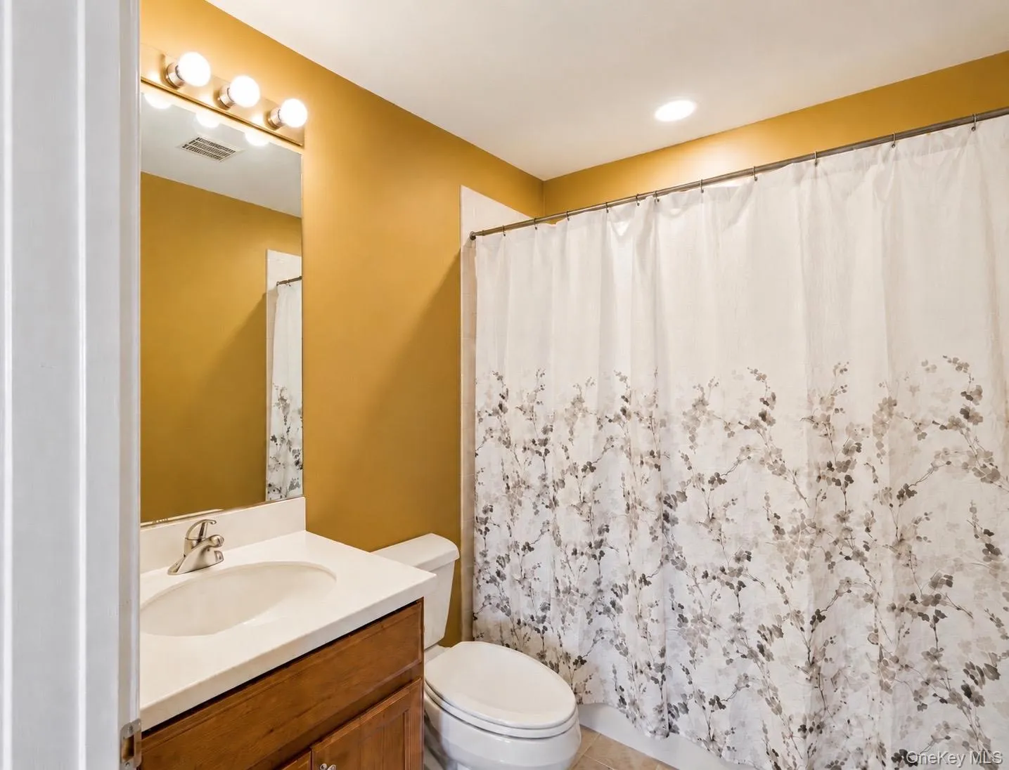 Private bathroom in 2nd bedroom with tub/shower and vanity. Private bathroom in 2nd bedroom with tub/shower and vanity.