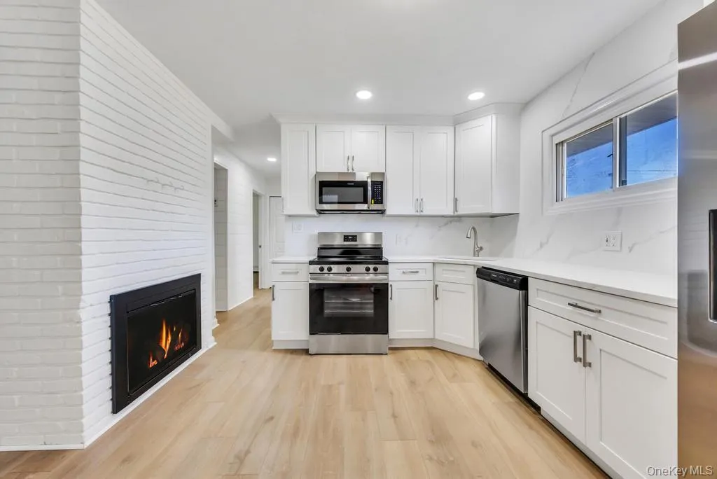 7 Sunrise Lane, Hempstead, NY, 5 Bedrooms Bedrooms, 9 Rooms Rooms,2 BathroomsBathrooms,Residential,For Rent,Sunrise,0,KEY1009250 7 Sunrise Lane, Hempstead, NY, 5 Bedrooms Bedrooms, 9 Rooms Rooms,2 BathroomsBathrooms,Residential,For Rent,Sunrise,0,KEY1009250