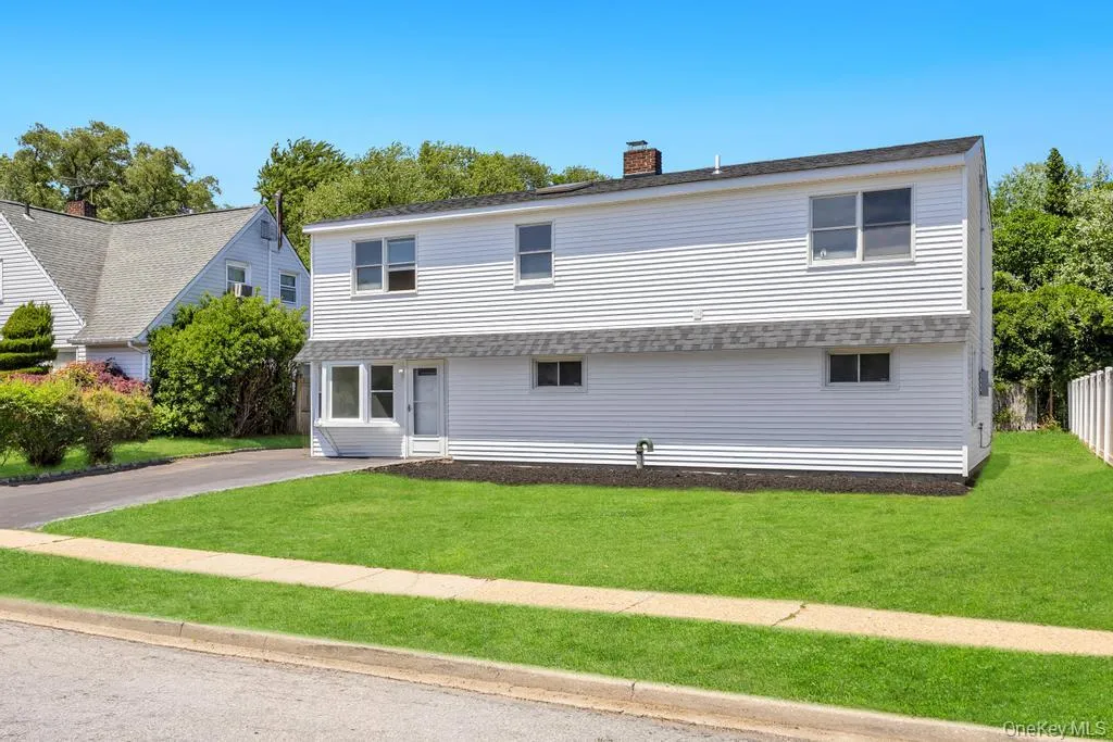 7 Sunrise Lane, Hempstead, NY, 5 Bedrooms Bedrooms, 9 Rooms Rooms,2 BathroomsBathrooms,Residential,For Rent,Sunrise,0,KEY1009250 7 Sunrise Lane, Hempstead, NY, 5 Bedrooms Bedrooms, 9 Rooms Rooms,2 BathroomsBathrooms,Residential,For Rent,Sunrise,0,KEY1009250