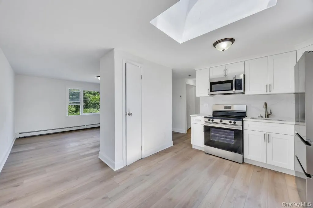7 Sunrise Lane, Hempstead, NY, 5 Bedrooms Bedrooms, 9 Rooms Rooms,2 BathroomsBathrooms,Residential,For Rent,Sunrise,0,KEY1009250 7 Sunrise Lane, Hempstead, NY, 5 Bedrooms Bedrooms, 9 Rooms Rooms,2 BathroomsBathrooms,Residential,For Rent,Sunrise,0,KEY1009250