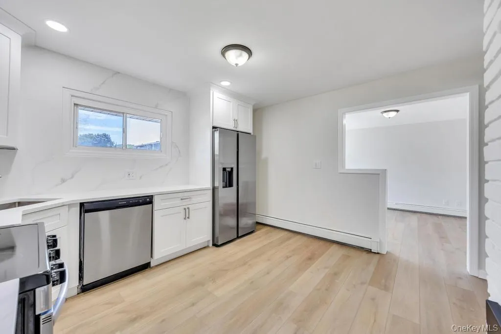 7 Sunrise Lane, Hempstead, NY, 5 Bedrooms Bedrooms, 9 Rooms Rooms,2 BathroomsBathrooms,Residential,For Rent,Sunrise,0,KEY1009250 7 Sunrise Lane, Hempstead, NY, 5 Bedrooms Bedrooms, 9 Rooms Rooms,2 BathroomsBathrooms,Residential,For Rent,Sunrise,0,KEY1009250