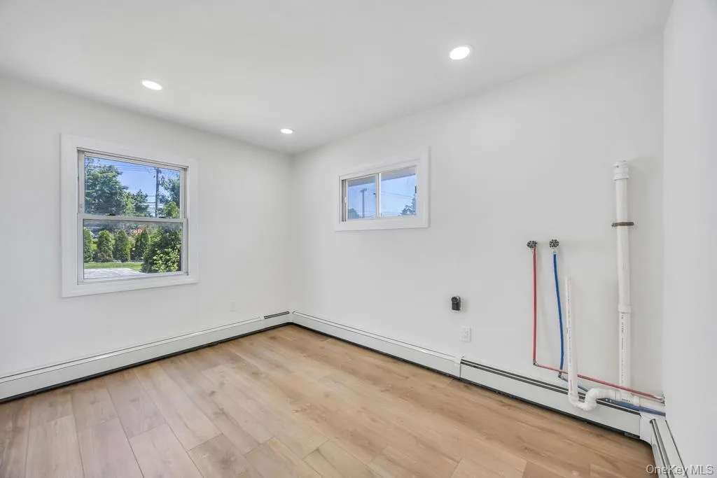 7 Sunrise Lane, Hempstead, NY, 5 Bedrooms Bedrooms, 9 Rooms Rooms,2 BathroomsBathrooms,Residential,For Rent,Sunrise,0,KEY1009250 7 Sunrise Lane, Hempstead, NY, 5 Bedrooms Bedrooms, 9 Rooms Rooms,2 BathroomsBathrooms,Residential,For Rent,Sunrise,0,KEY1009250