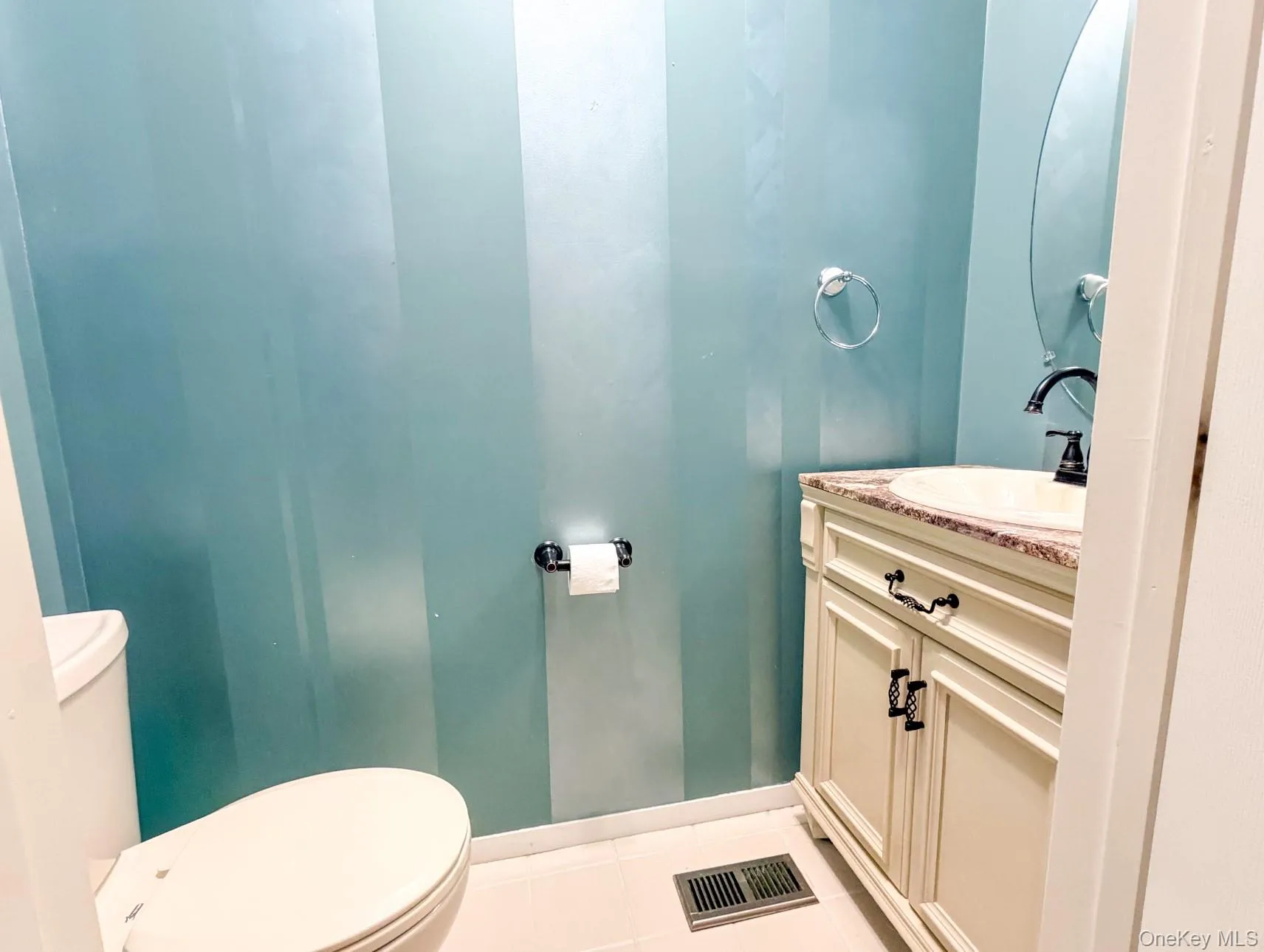 235 Kettles Lane, Brookhaven, NY, 3 Bedrooms Bedrooms, 10 Rooms Rooms,2 BathroomsBathrooms,Residential,For Rent,Kettles,0,1009251 235 Kettles Lane, Brookhaven, NY, 3 Bedrooms Bedrooms, 10 Rooms Rooms,2 BathroomsBathrooms,Residential,For Rent,Kettles,0,1009251