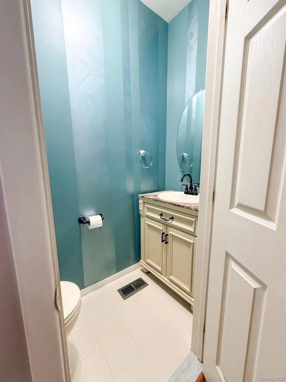 235 Kettles Lane, Brookhaven, NY, 3 Bedrooms Bedrooms, 10 Rooms Rooms,2 BathroomsBathrooms,Residential,For Rent,Kettles,0,1009251 235 Kettles Lane, Brookhaven, NY, 3 Bedrooms Bedrooms, 10 Rooms Rooms,2 BathroomsBathrooms,Residential,For Rent,Kettles,0,1009251