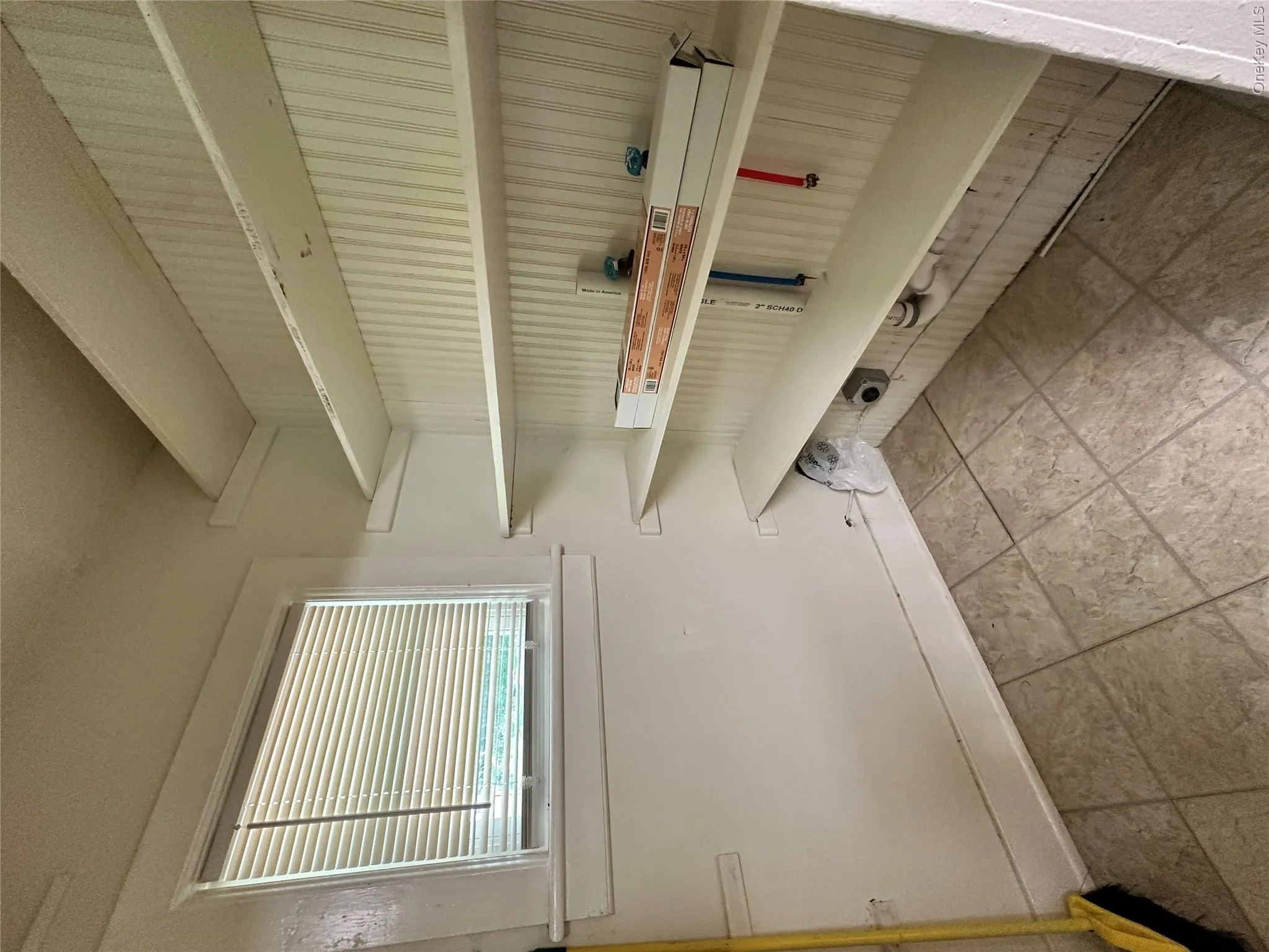 Large pantry with Washer/Dryer hookups Large pantry with Washer/Dryer hookups