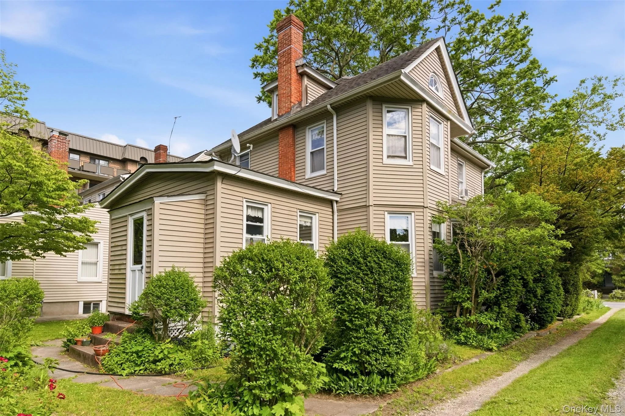 149 Maple Avenue, North Hempstead, NY, 3 Bedrooms Bedrooms, 7 Rooms Rooms,1 BathroomBathrooms,Residential,For Rent,Maple,0,1009256 149 Maple Avenue, North Hempstead, NY, 3 Bedrooms Bedrooms, 7 Rooms Rooms,1 BathroomBathrooms,Residential,For Rent,Maple,0,1009256