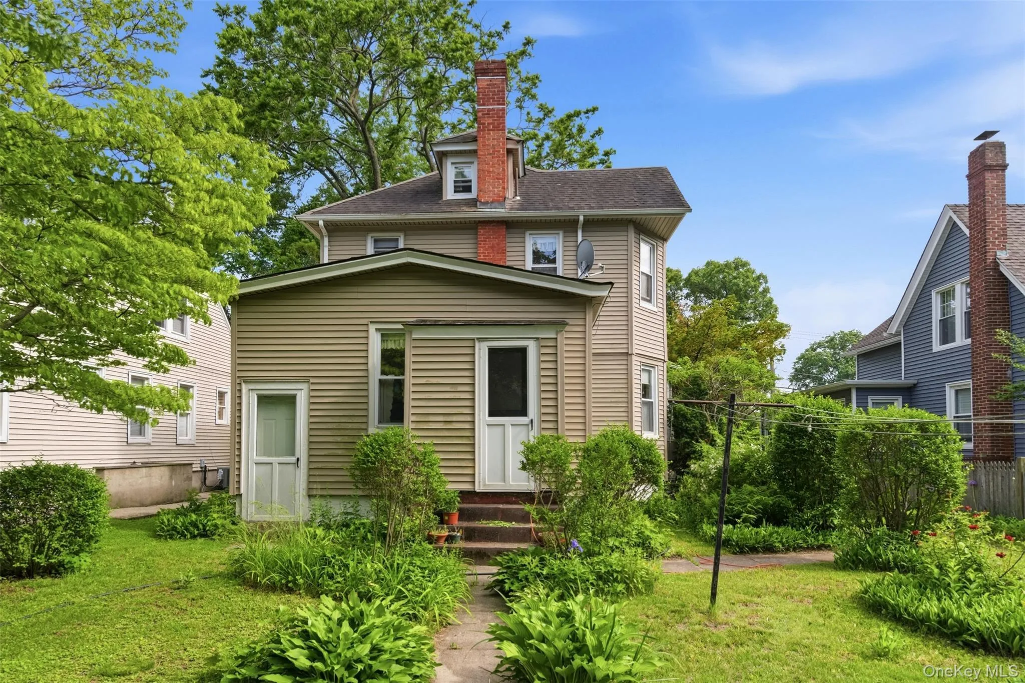 149 Maple Avenue, North Hempstead, NY, 3 Bedrooms Bedrooms, 7 Rooms Rooms,1 BathroomBathrooms,Residential,For Rent,Maple,0,1009256 149 Maple Avenue, North Hempstead, NY, 3 Bedrooms Bedrooms, 7 Rooms Rooms,1 BathroomBathrooms,Residential,For Rent,Maple,0,1009256