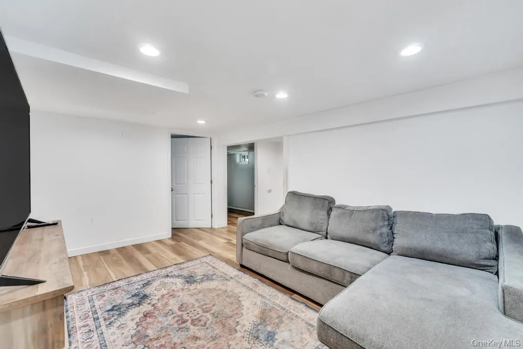 6 Harriet Street, Brookhaven, NY, 5 Bedrooms Bedrooms, 8 Rooms Rooms,2 BathroomsBathrooms,Residential,For Rent,Harriet,0,1009257 6 Harriet Street, Brookhaven, NY, 5 Bedrooms Bedrooms, 8 Rooms Rooms,2 BathroomsBathrooms,Residential,For Rent,Harriet,0,1009257