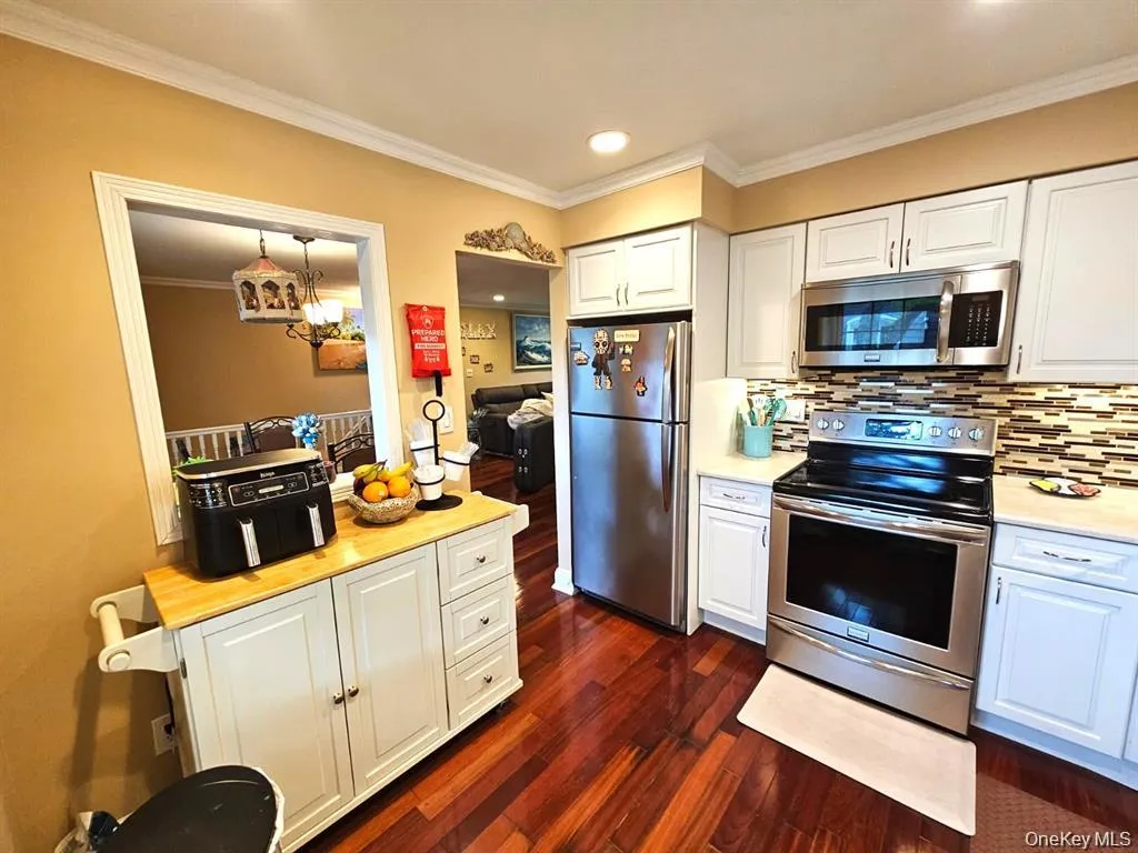 655 Middle Country Road, Brookhaven, NY, 1 Bedroom Bedrooms, 3 Rooms Rooms,1 BathroomBathrooms,Residential,For Rent,Middle Country,0,1009260 655 Middle Country Road, Brookhaven, NY, 1 Bedroom Bedrooms, 3 Rooms Rooms,1 BathroomBathrooms,Residential,For Rent,Middle Country,0,1009260