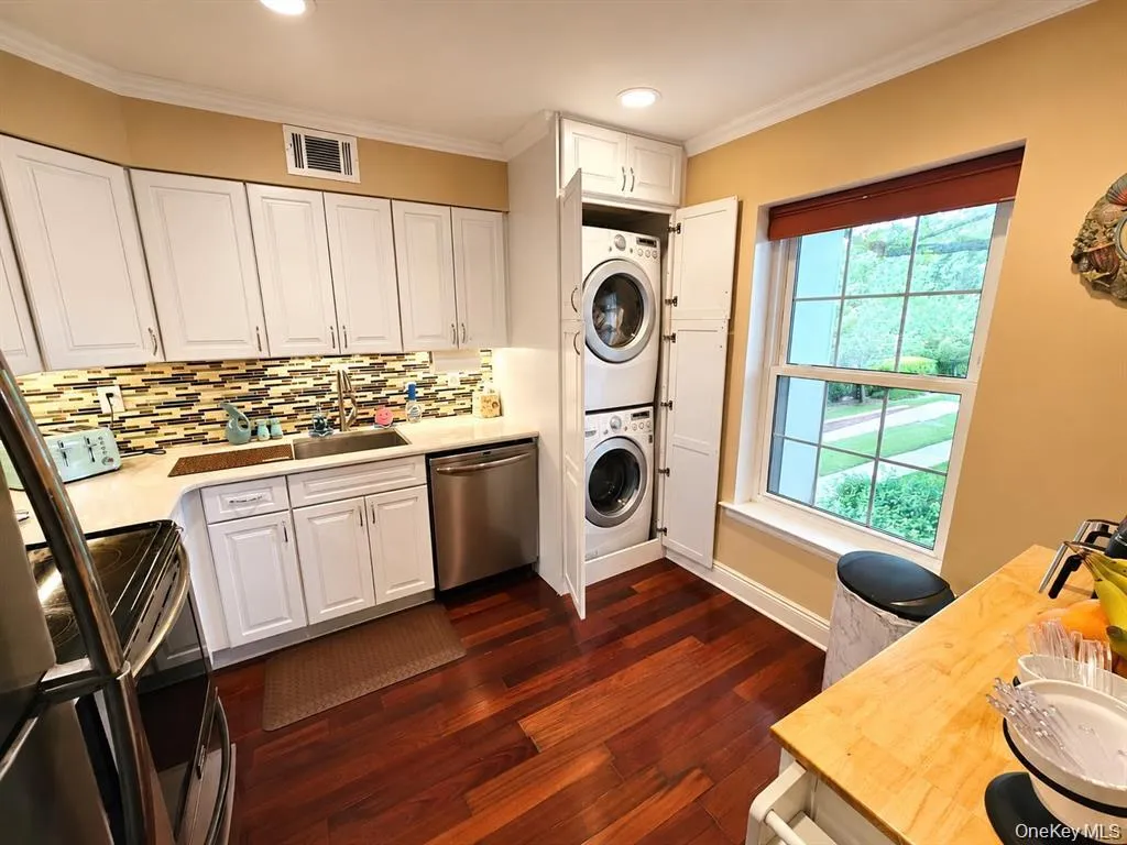 655 Middle Country Road, Brookhaven, NY, 1 Bedroom Bedrooms, 3 Rooms Rooms,1 BathroomBathrooms,Residential,For Rent,Middle Country,0,1009260 655 Middle Country Road, Brookhaven, NY, 1 Bedroom Bedrooms, 3 Rooms Rooms,1 BathroomBathrooms,Residential,For Rent,Middle Country,0,1009260