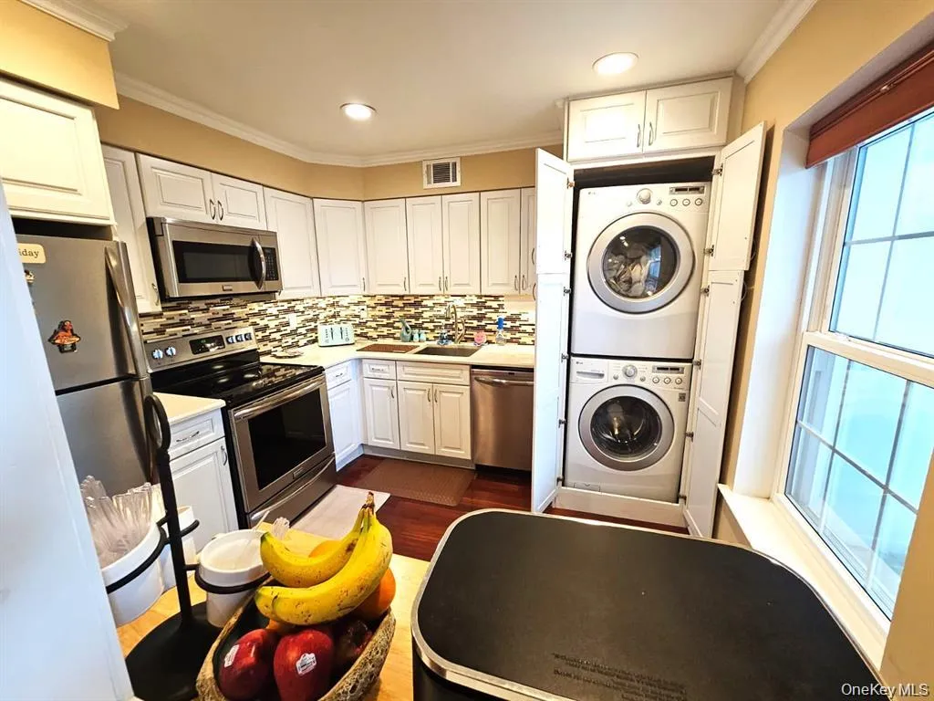 655 Middle Country Road, Brookhaven, NY, 1 Bedroom Bedrooms, 3 Rooms Rooms,1 BathroomBathrooms,Residential,For Rent,Middle Country,0,1009260 655 Middle Country Road, Brookhaven, NY, 1 Bedroom Bedrooms, 3 Rooms Rooms,1 BathroomBathrooms,Residential,For Rent,Middle Country,0,1009260