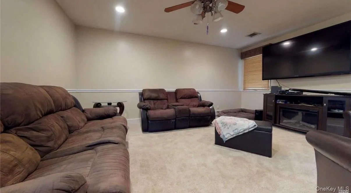 43 Tuscala Street, Brookhaven, NY, 4 Bedrooms Bedrooms, 11 Rooms Rooms,3 BathroomsBathrooms,Residential Lease,For Rent,Tuscala Street,0,1009267 43 Tuscala Street, Brookhaven, NY, 4 Bedrooms Bedrooms, 11 Rooms Rooms,3 BathroomsBathrooms,Residential Lease,For Rent,Tuscala Street,0,1009267
