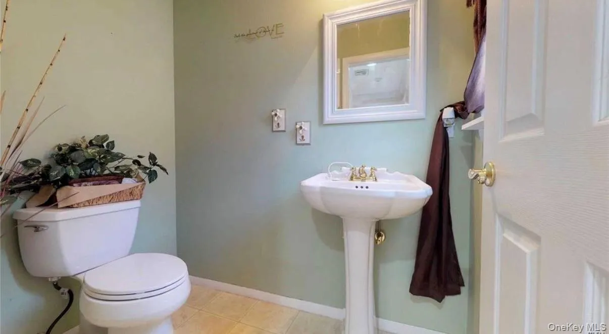 43 Tuscala Street, Brookhaven, NY, 4 Bedrooms Bedrooms, 11 Rooms Rooms,3 BathroomsBathrooms,Residential Lease,For Rent,Tuscala Street,0,1009267 43 Tuscala Street, Brookhaven, NY, 4 Bedrooms Bedrooms, 11 Rooms Rooms,3 BathroomsBathrooms,Residential Lease,For Rent,Tuscala Street,0,1009267