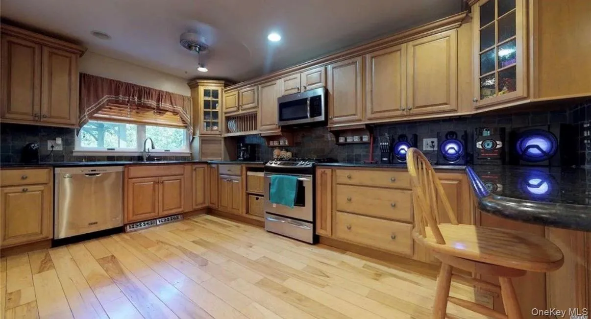 43 Tuscala Street, Brookhaven, NY, 4 Bedrooms Bedrooms, 11 Rooms Rooms,3 BathroomsBathrooms,Residential Lease,For Rent,Tuscala Street,0,1009267 43 Tuscala Street, Brookhaven, NY, 4 Bedrooms Bedrooms, 11 Rooms Rooms,3 BathroomsBathrooms,Residential Lease,For Rent,Tuscala Street,0,1009267