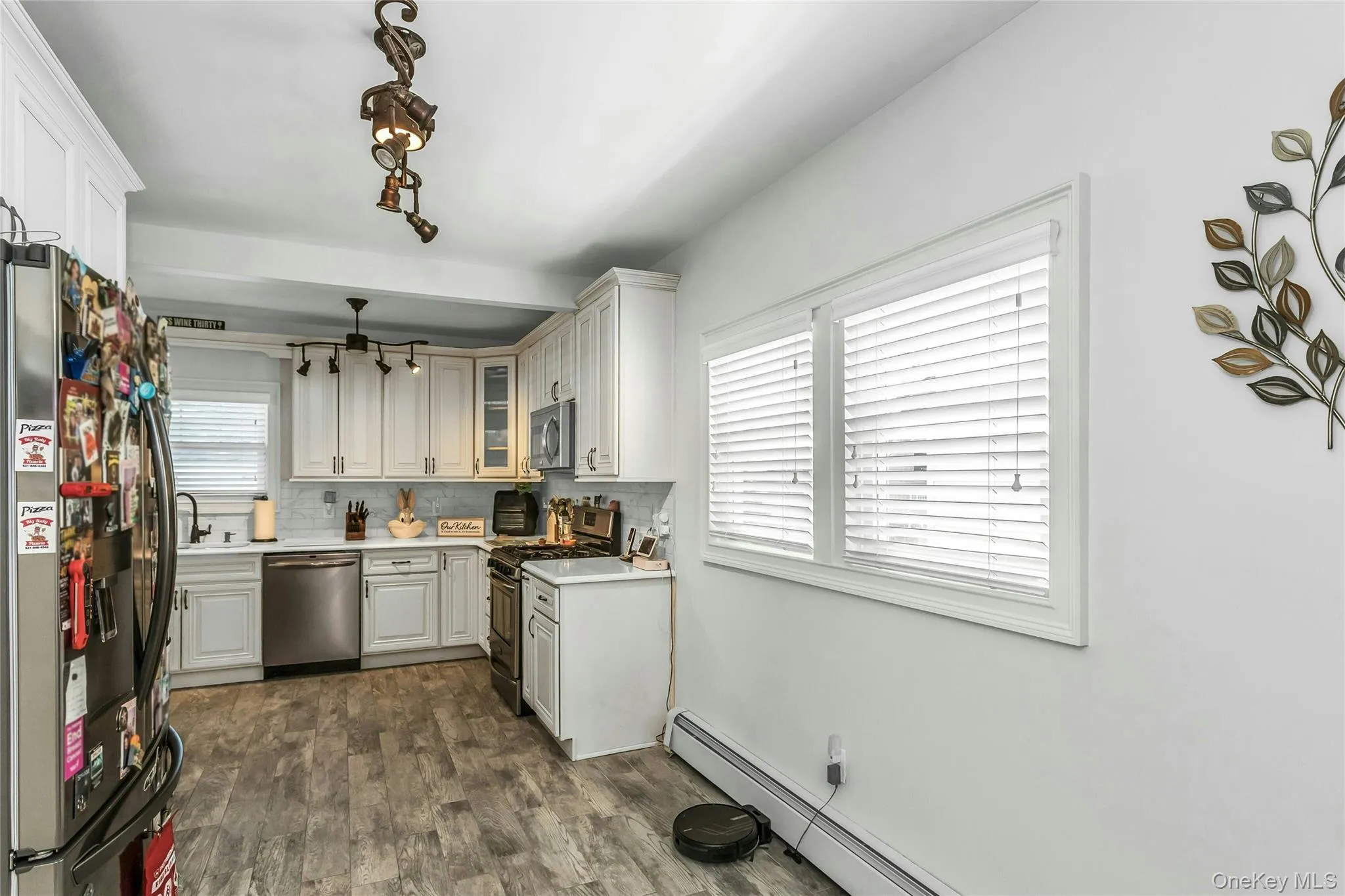 638 6th Avenue, Hempstead, NY, 3 Bedrooms Bedrooms, 6 Rooms Rooms,2 BathroomsBathrooms,Residential,For Rent,6th,0,1009279 638 6th Avenue, Hempstead, NY, 3 Bedrooms Bedrooms, 6 Rooms Rooms,2 BathroomsBathrooms,Residential,For Rent,6th,0,1009279