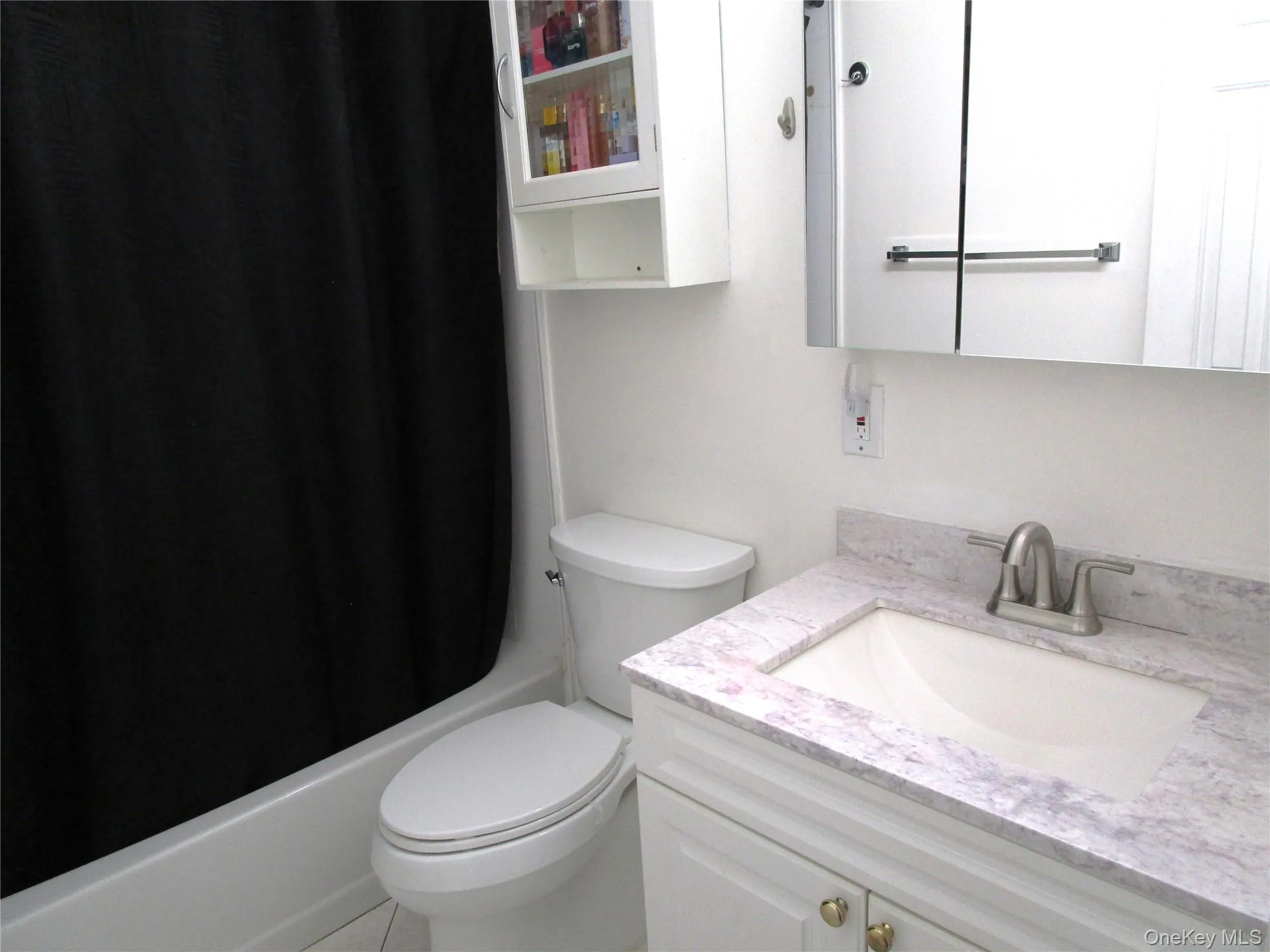 Full Bathroom New Vanity with Quartz counter, New Sink and New Toilet Bowl Full Bathroom New Vanity with Quartz counter, New Sink and New Toilet Bowl