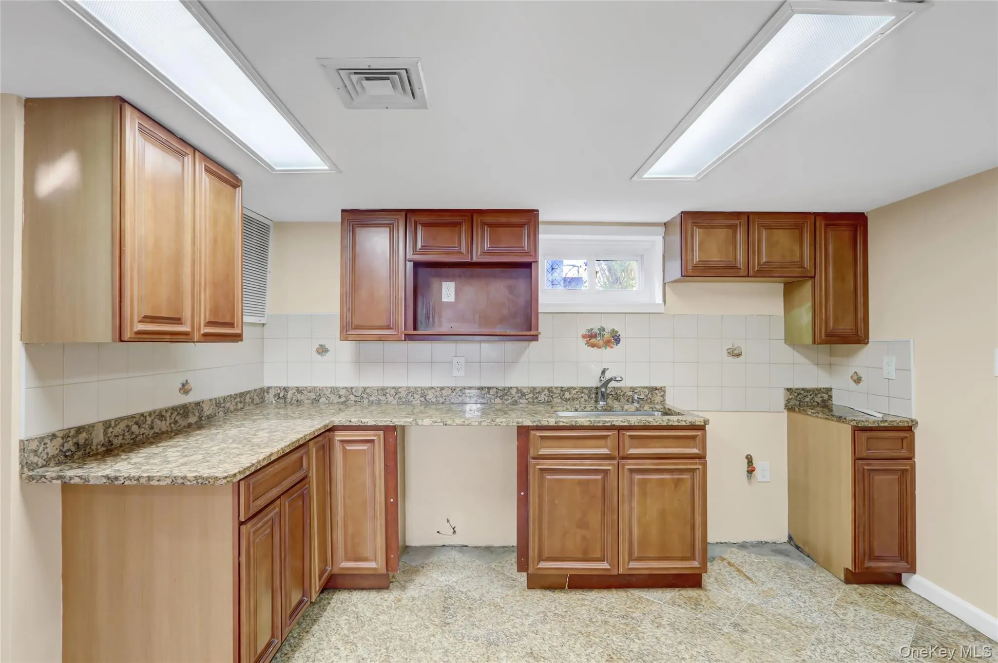 32 3rd Avenue, North Hempstead, NY, 4 Bedrooms Bedrooms, 12 Rooms Rooms,3 BathroomsBathrooms,Residential,For Rent,3rd,0,1009306 32 3rd Avenue, North Hempstead, NY, 4 Bedrooms Bedrooms, 12 Rooms Rooms,3 BathroomsBathrooms,Residential,For Rent,3rd,0,1009306