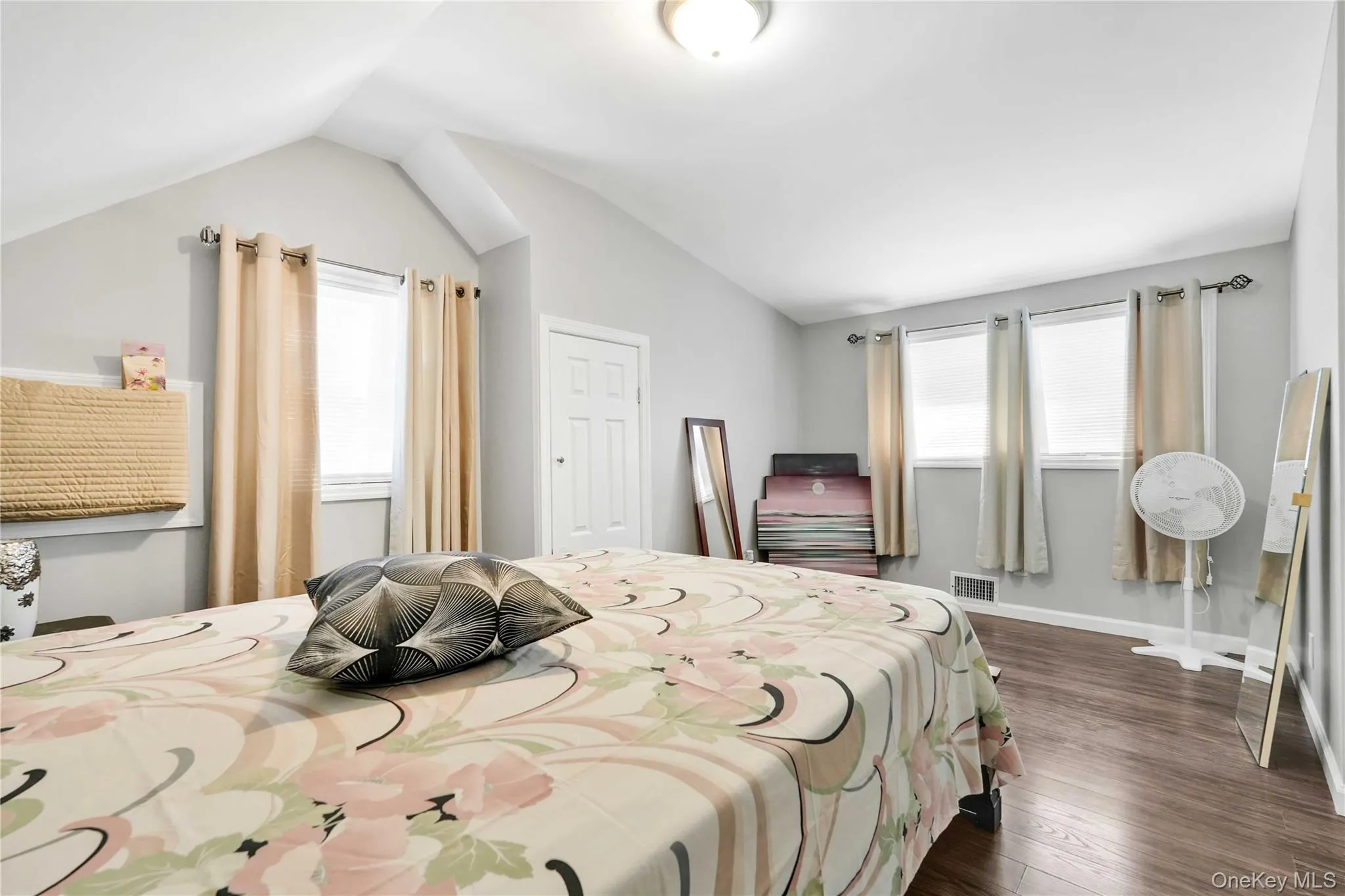 3 Ash Court, Hempstead, NY, 4 Bedrooms Bedrooms, 9 Rooms Rooms,2 BathroomsBathrooms,Residential,For Rent,Ash,0,1009313 3 Ash Court, Hempstead, NY, 4 Bedrooms Bedrooms, 9 Rooms Rooms,2 BathroomsBathrooms,Residential,For Rent,Ash,0,1009313