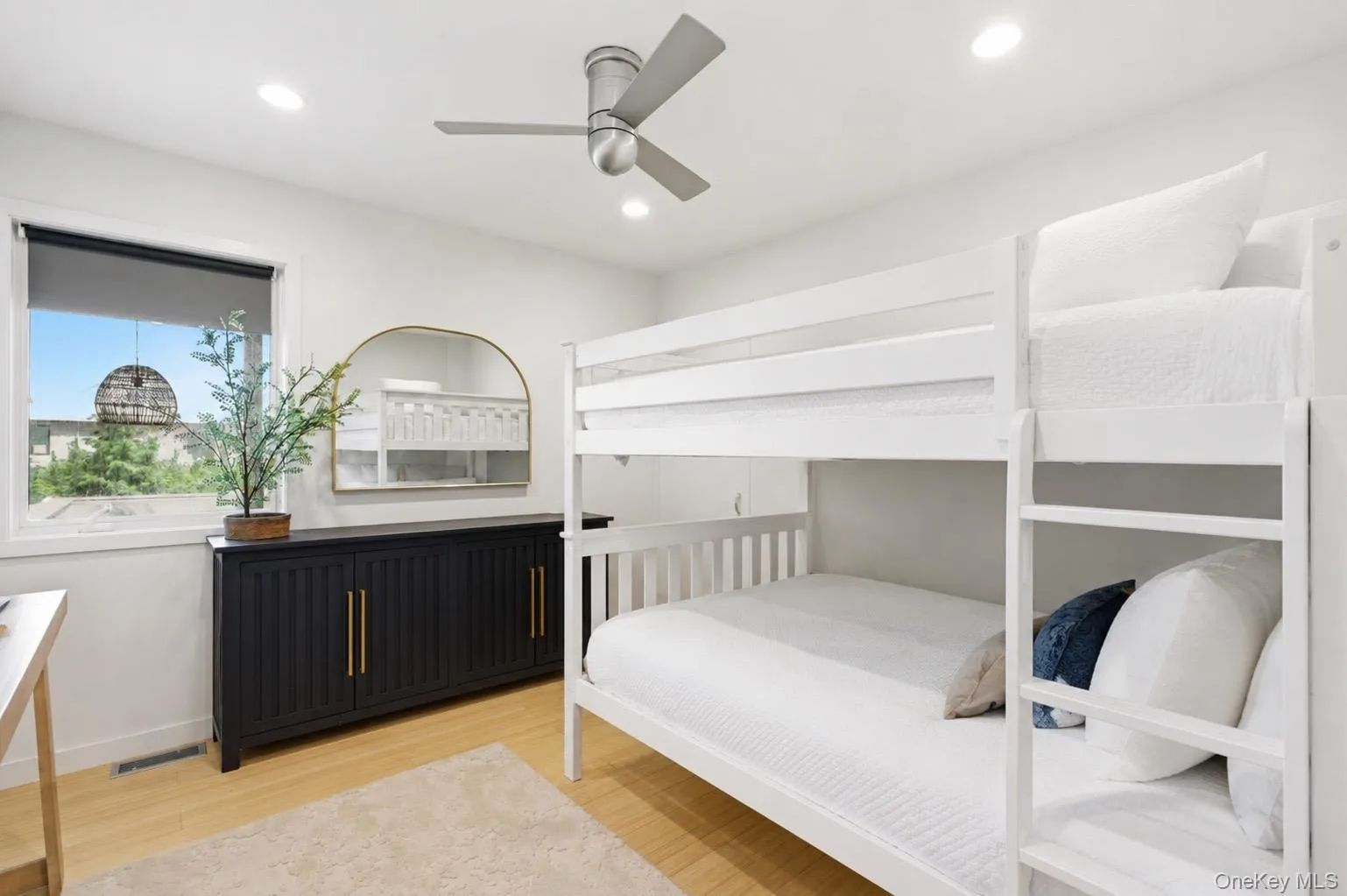 8 Old North Highway, Southampton, NY, 3 Bedrooms Bedrooms, 10 Rooms Rooms,2 BathroomsBathrooms,Residential Lease,For Rent,Old North,0,1009316 8 Old North Highway, Southampton, NY, 3 Bedrooms Bedrooms, 10 Rooms Rooms,2 BathroomsBathrooms,Residential Lease,For Rent,Old North,0,1009316