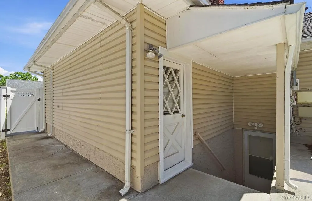 2934 Kinloch Road, Hempstead, NY, 4 Bedrooms Bedrooms, 7 Rooms Rooms,2 BathroomsBathrooms,Residential,For Rent,Kinloch,0,1009324 2934 Kinloch Road, Hempstead, NY, 4 Bedrooms Bedrooms, 7 Rooms Rooms,2 BathroomsBathrooms,Residential,For Rent,Kinloch,0,1009324