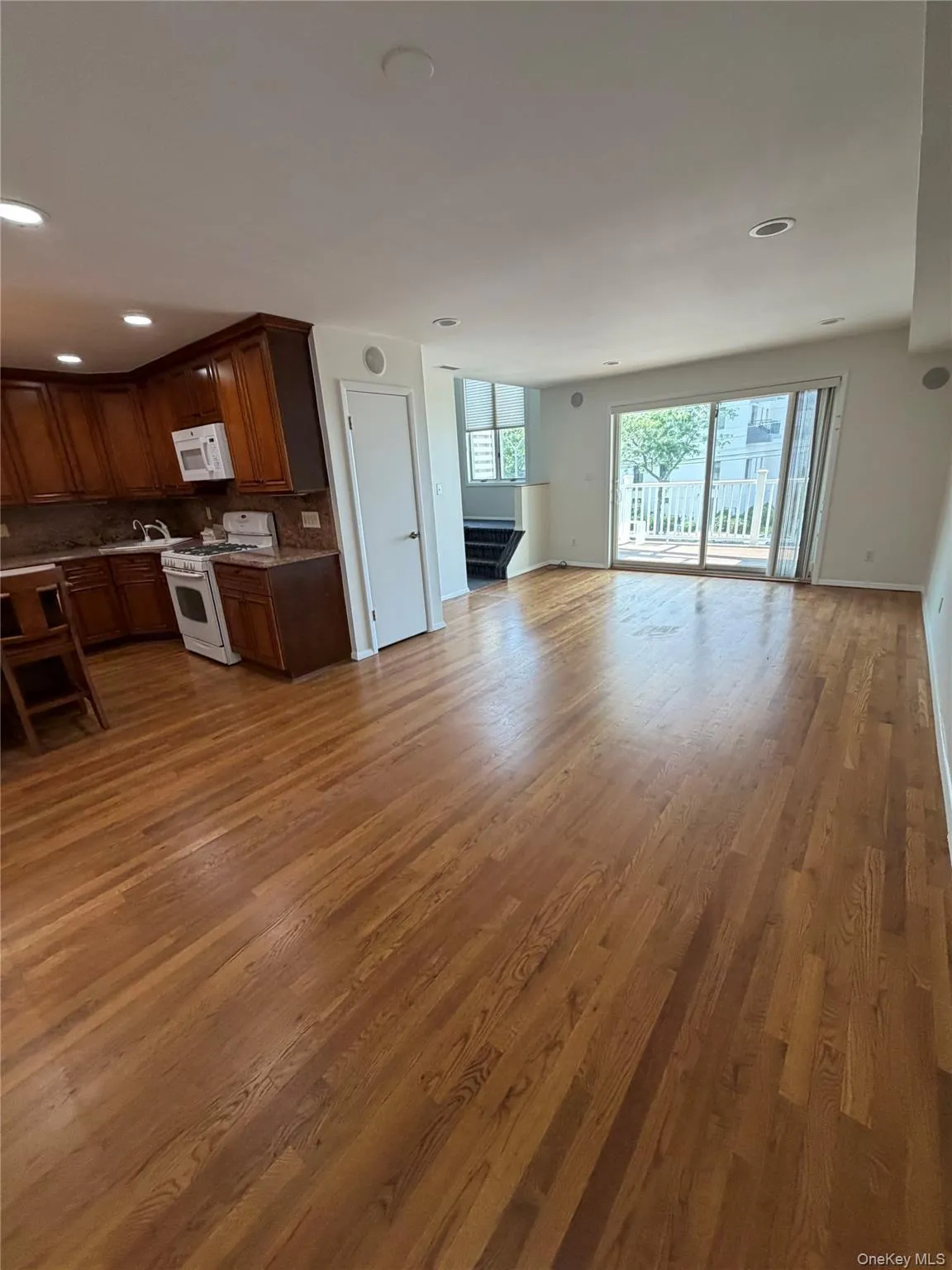 133 Broadway, Long Beach, NY, 3 Bedrooms Bedrooms, 6 Rooms Rooms,2 BathroomsBathrooms,Residential Lease,For Rent,Broadway,0,1009325 133 Broadway, Long Beach, NY, 3 Bedrooms Bedrooms, 6 Rooms Rooms,2 BathroomsBathrooms,Residential Lease,For Rent,Broadway,0,1009325