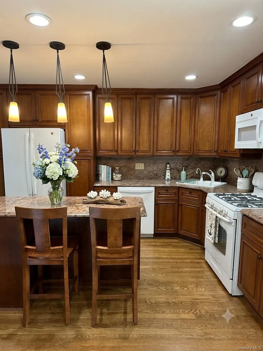 133 Broadway, Long Beach, NY, 3 Bedrooms Bedrooms, 6 Rooms Rooms,2 BathroomsBathrooms,Residential Lease,For Rent,Broadway,0,1009325 133 Broadway, Long Beach, NY, 3 Bedrooms Bedrooms, 6 Rooms Rooms,2 BathroomsBathrooms,Residential Lease,For Rent,Broadway,0,1009325