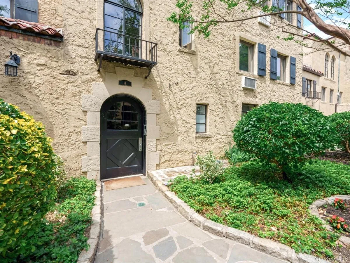215 MIDDLE NECK Road, North Hempstead, NY, 3 Bedrooms Bedrooms, 6 Rooms Rooms,2 BathroomsBathrooms,Residential,For Rent,MIDDLE NECK,0,1009328 215 MIDDLE NECK Road, North Hempstead, NY, 3 Bedrooms Bedrooms, 6 Rooms Rooms,2 BathroomsBathrooms,Residential,For Rent,MIDDLE NECK,0,1009328