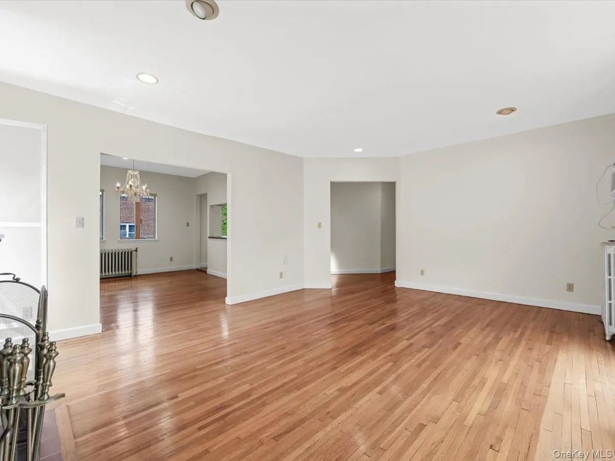 215 MIDDLE NECK Road, North Hempstead, NY, 3 Bedrooms Bedrooms, 6 Rooms Rooms,2 BathroomsBathrooms,Residential,For Rent,MIDDLE NECK,0,1009328 215 MIDDLE NECK Road, North Hempstead, NY, 3 Bedrooms Bedrooms, 6 Rooms Rooms,2 BathroomsBathrooms,Residential,For Rent,MIDDLE NECK,0,1009328