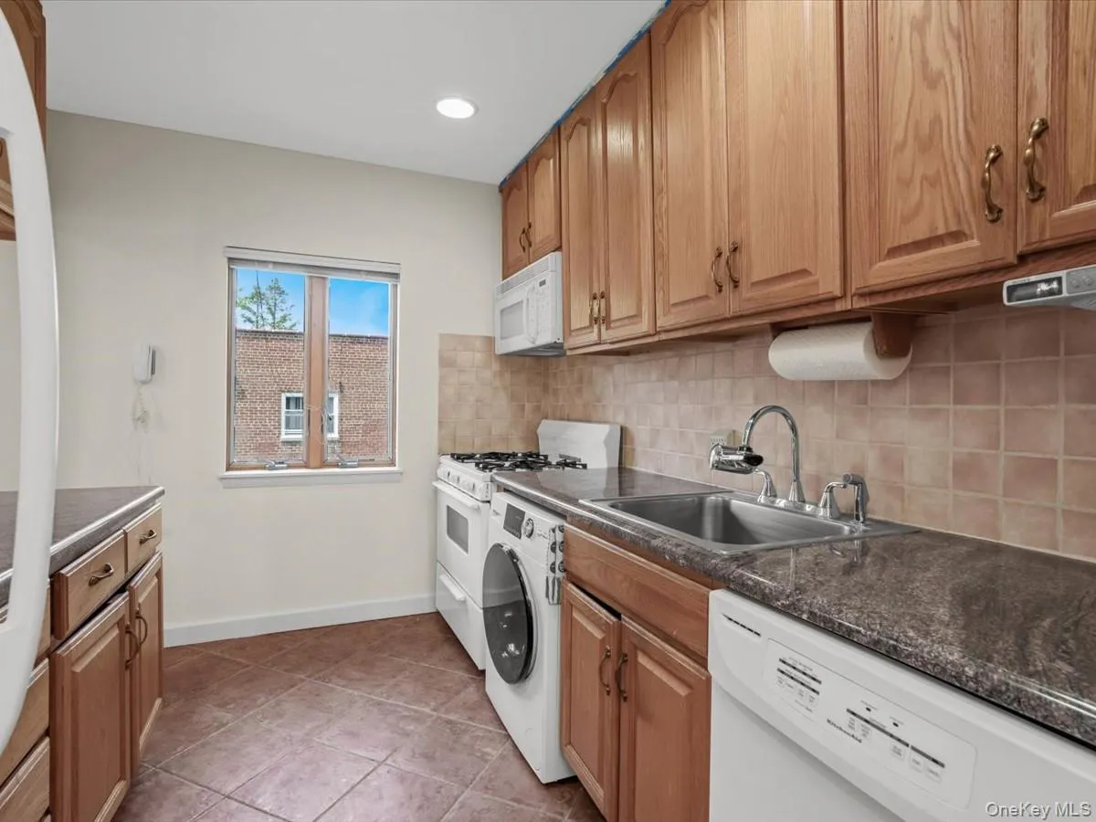 215 MIDDLE NECK Road, North Hempstead, NY, 3 Bedrooms Bedrooms, 6 Rooms Rooms,2 BathroomsBathrooms,Residential,For Rent,MIDDLE NECK,0,1009328 215 MIDDLE NECK Road, North Hempstead, NY, 3 Bedrooms Bedrooms, 6 Rooms Rooms,2 BathroomsBathrooms,Residential,For Rent,MIDDLE NECK,0,1009328